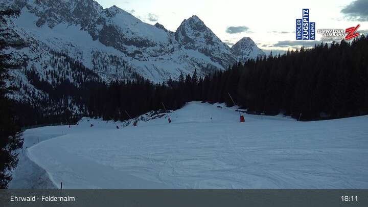 Archived image Webcam Ehrwald Alm - Feldernalm Zugspitze