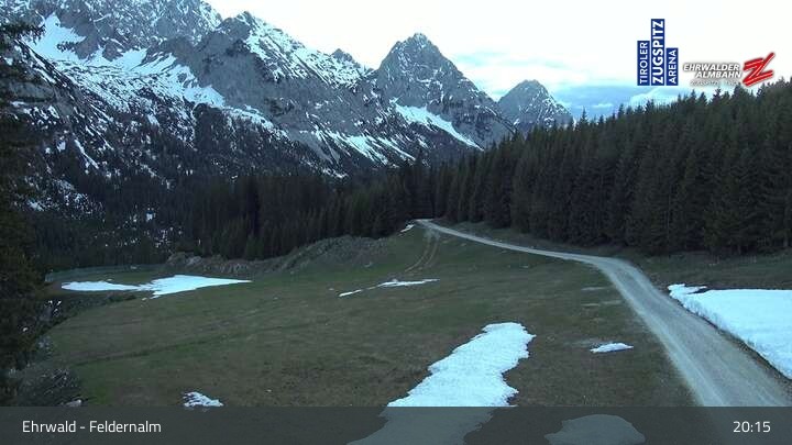 Archived image Webcam Ehrwald Alm - Feldernalm Zugspitze