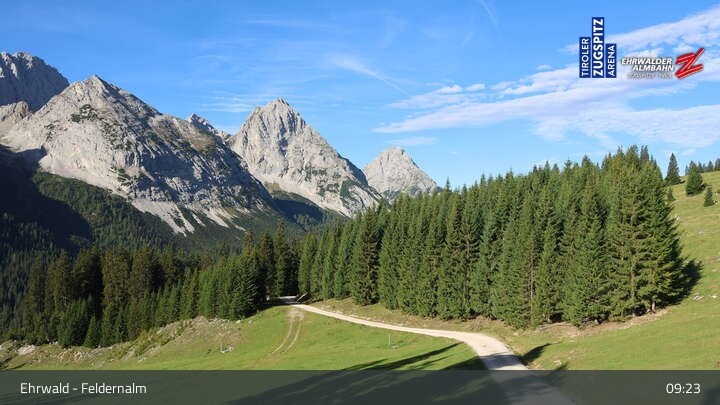 Archived image Webcam Ehrwald Alm - Feldernalm Zugspitze