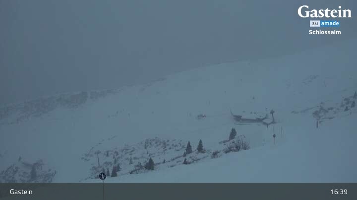 Archived image Webcam Mountain Restaurant Weitmoseralm