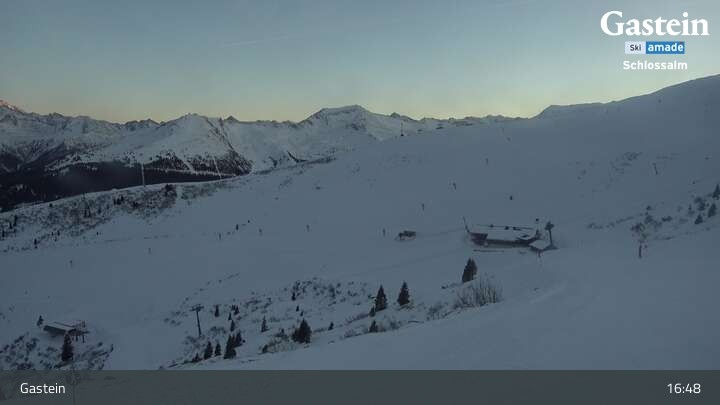 Archived image Webcam Mountain Restaurant Weitmoseralm