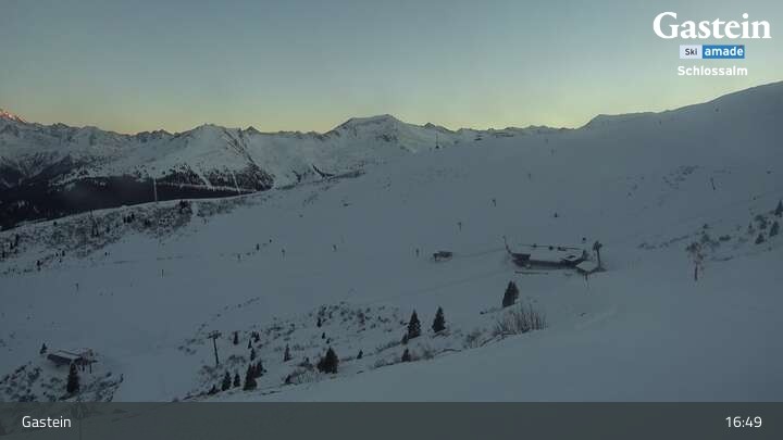 Archived image Webcam Mountain Restaurant Weitmoseralm