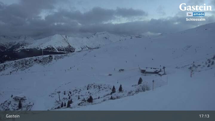 Archived image Webcam Mountain Restaurant Weitmoseralm