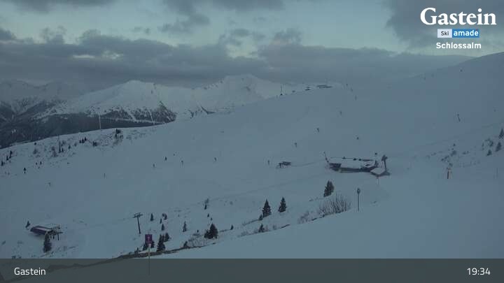 Archived image Webcam Mountain Restaurant Weitmoseralm