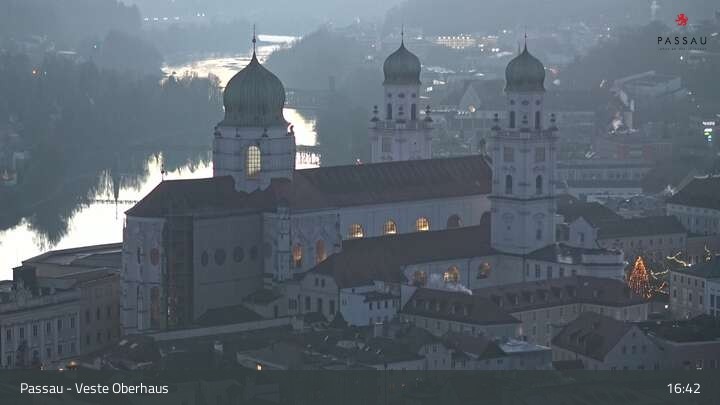 Archiv Foto Webcam Passau: Panoramablick auf Donau, Ortspitze und Altstadt