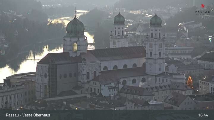 Archiv Foto Webcam Passau: Panoramablick auf Donau, Ortspitze und Altstadt