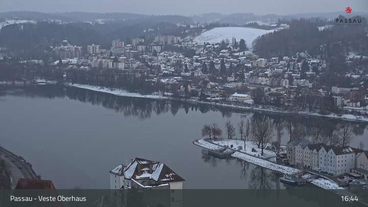 Archiv Foto Webcam Passau: Panoramablick auf Donau, Ortspitze und Altstadt