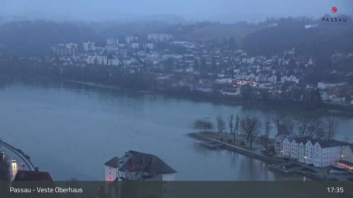 Archiv Foto Webcam Passau: Panoramablick auf Donau, Ortspitze und Altstadt