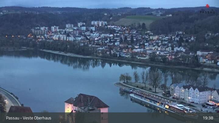 Archiv Foto Webcam Passau: Panoramablick auf Donau, Ortspitze und Altstadt