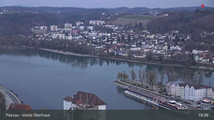 Archiv Foto Webcam Passau: Panoramablick auf Donau, Ortspitze und Altstadt