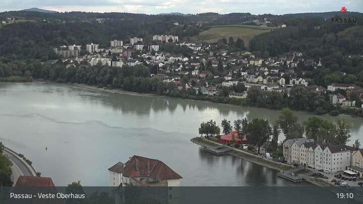 Archiv Foto Webcam Passau: Panoramablick auf Donau, Ortspitze und Altstadt