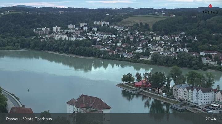 Archiv Foto Webcam Passau: Panoramablick auf Donau, Ortspitze und Altstadt