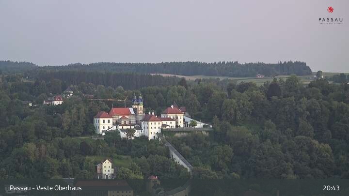 Archiv Foto Webcam Passau: Panoramablick auf Donau, Ortspitze und Altstadt