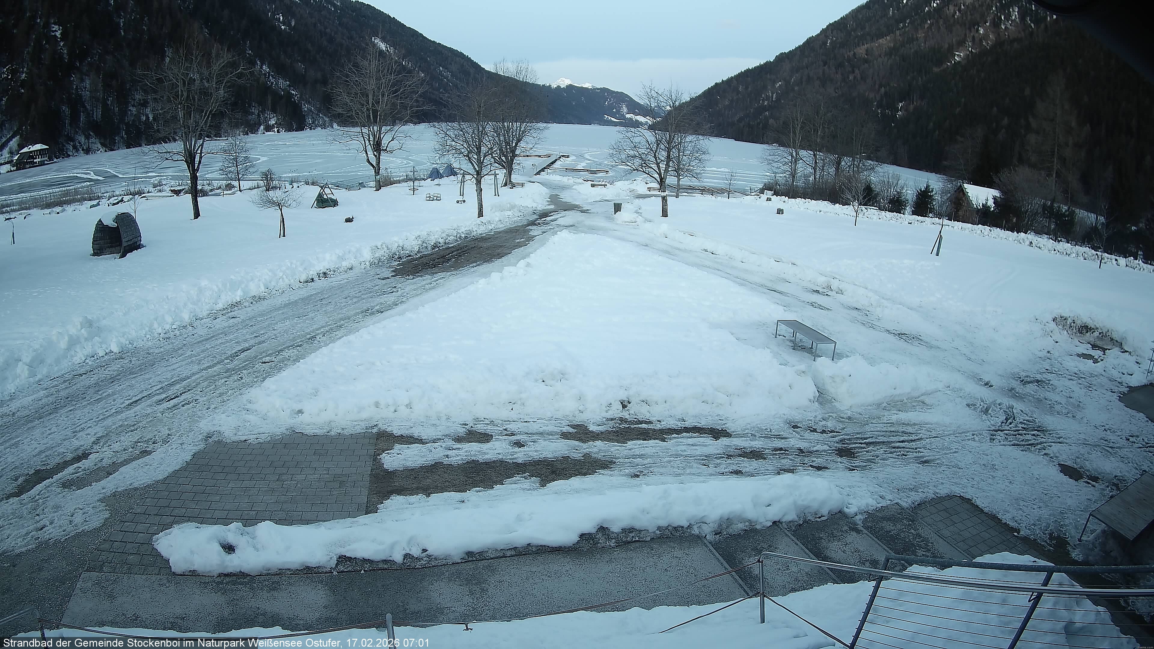 Archived image Webcam Lake Weissensee (East side)