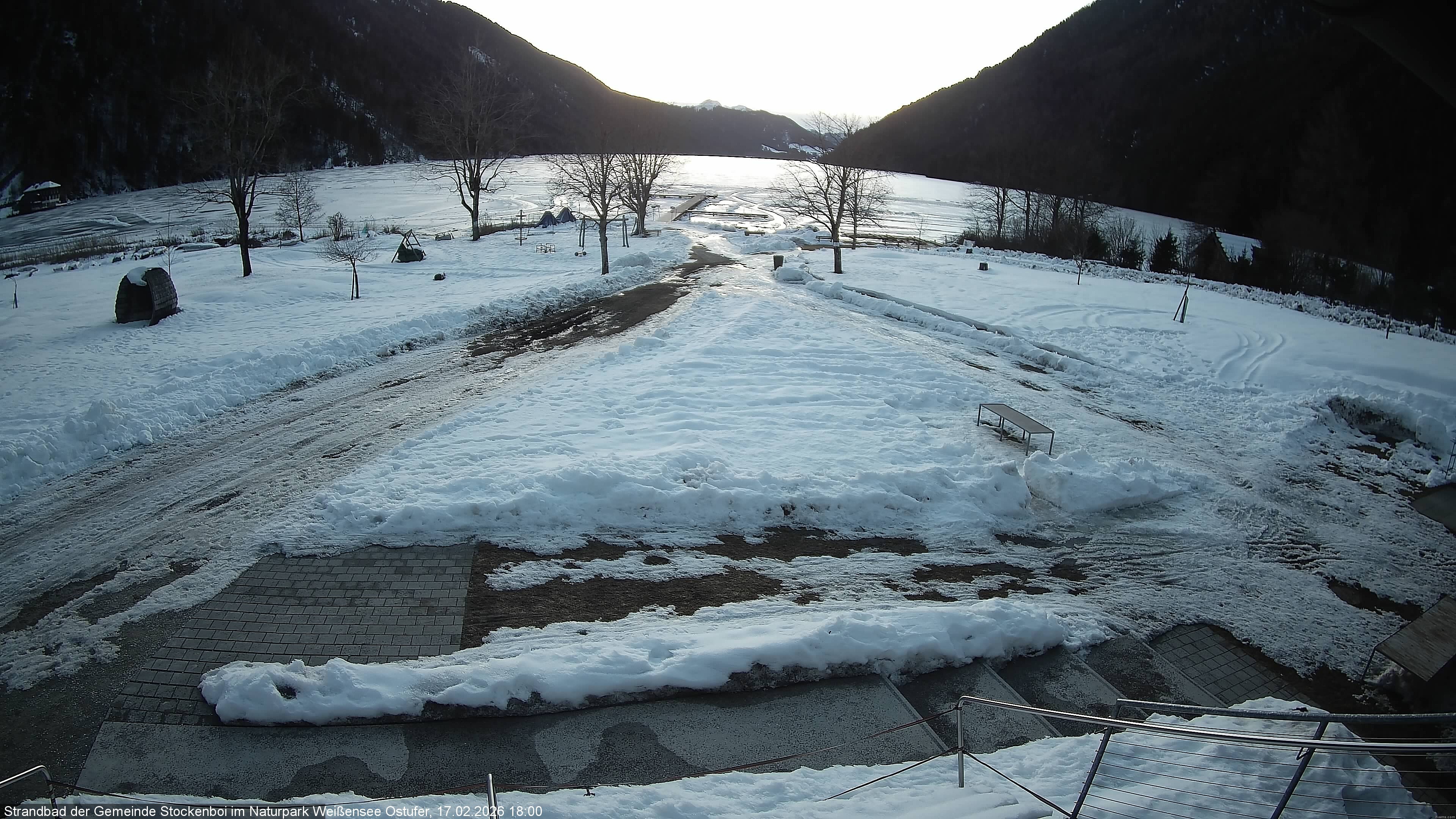 Archived image Webcam Lake Weissensee (East side)