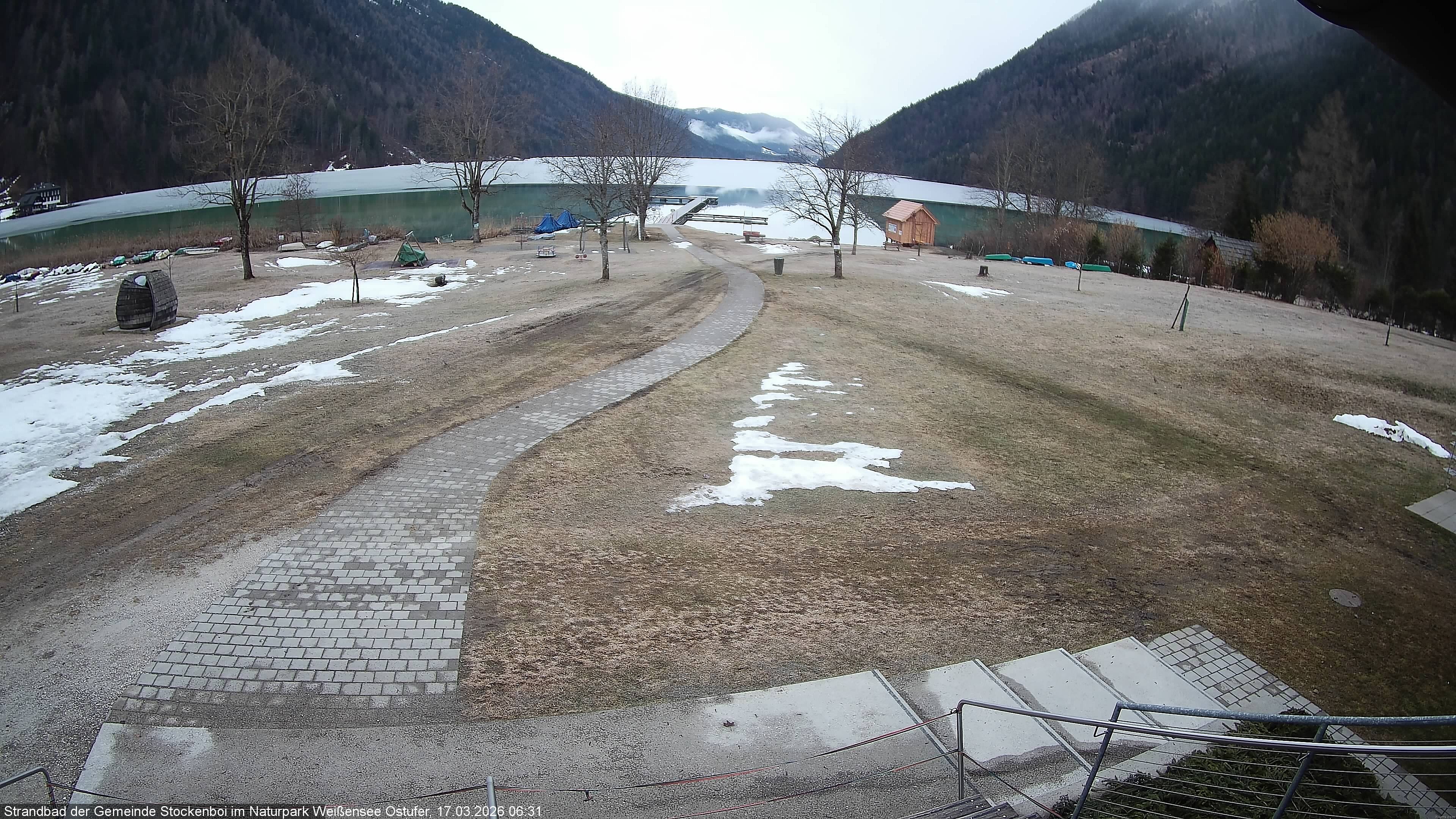 Archived image Webcam Lake Weissensee (East side)