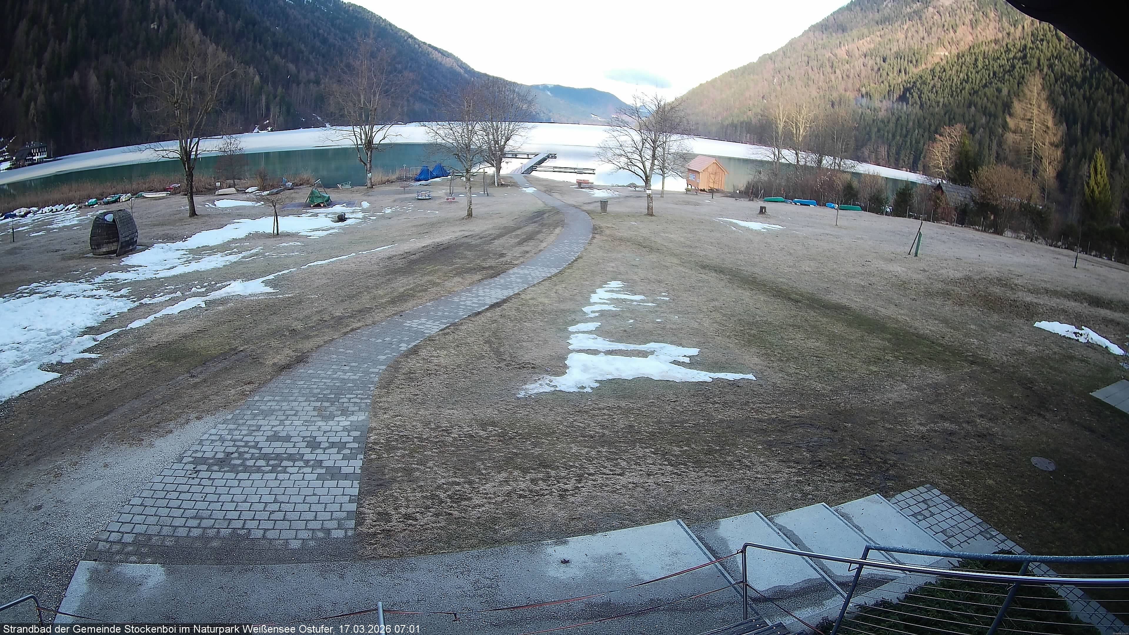 Archived image Webcam Lake Weissensee (East side)