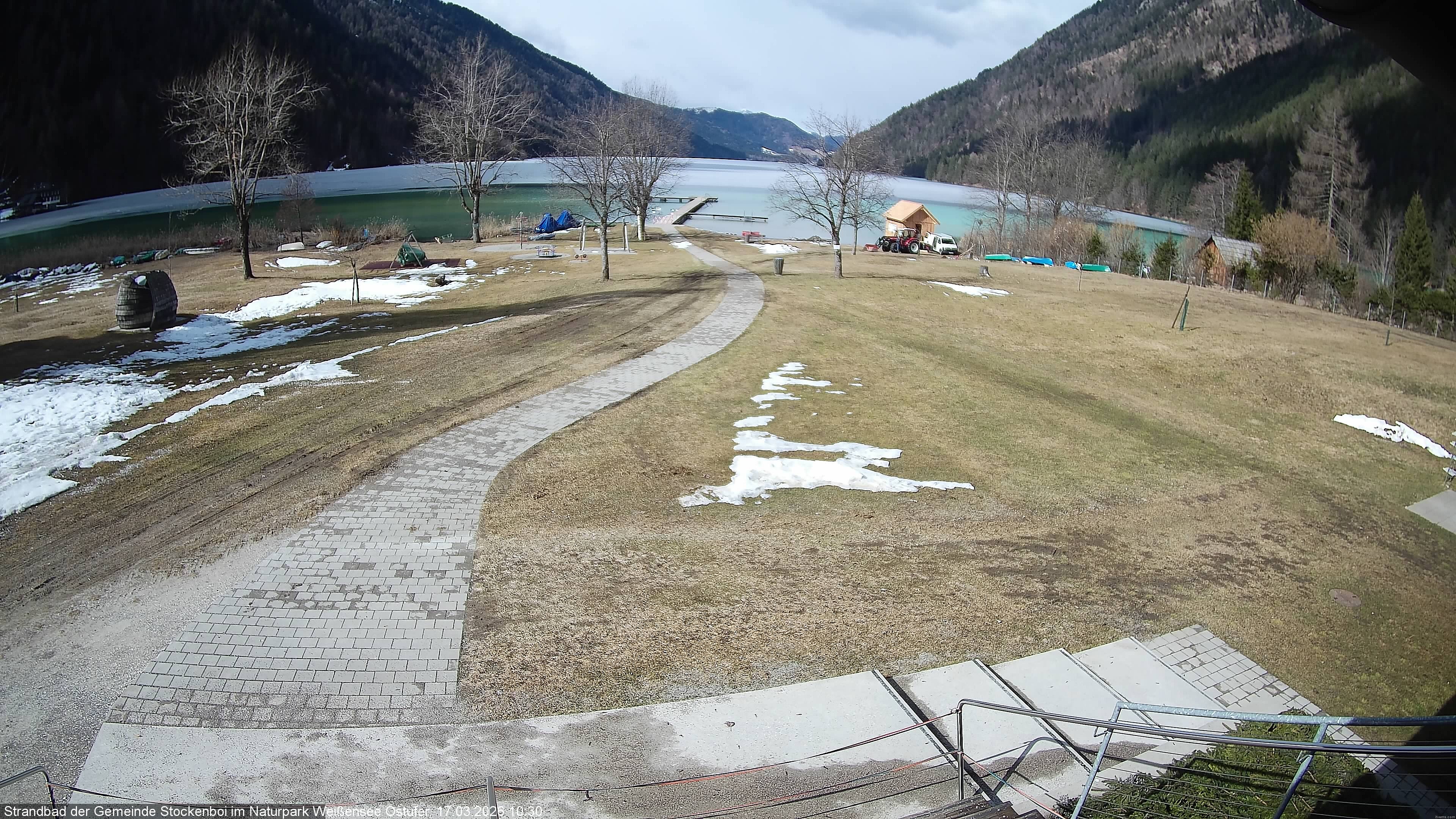 Archived image Webcam Lake Weissensee (East side)