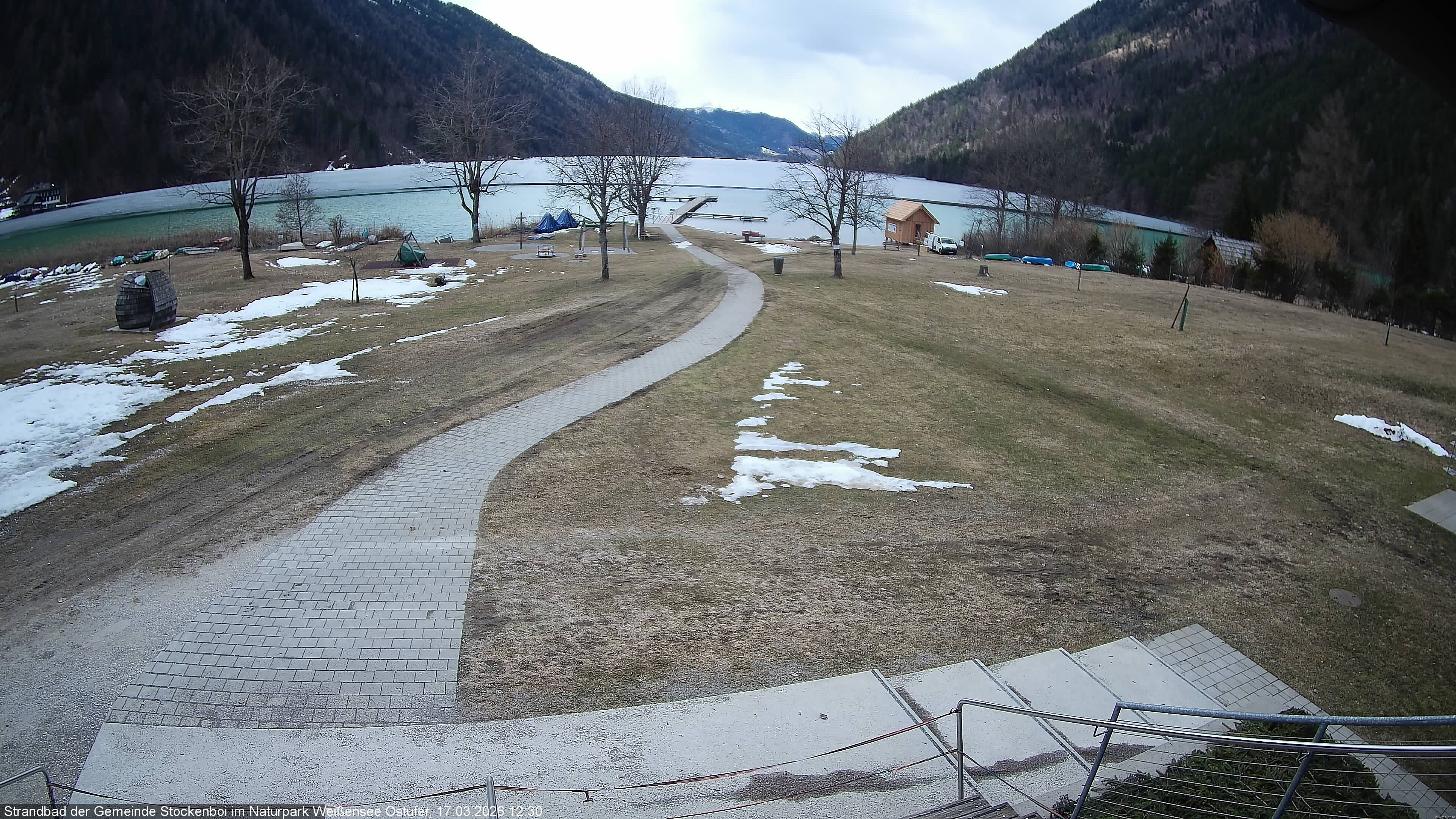 Archived image Webcam Lake Weissensee (East side)
