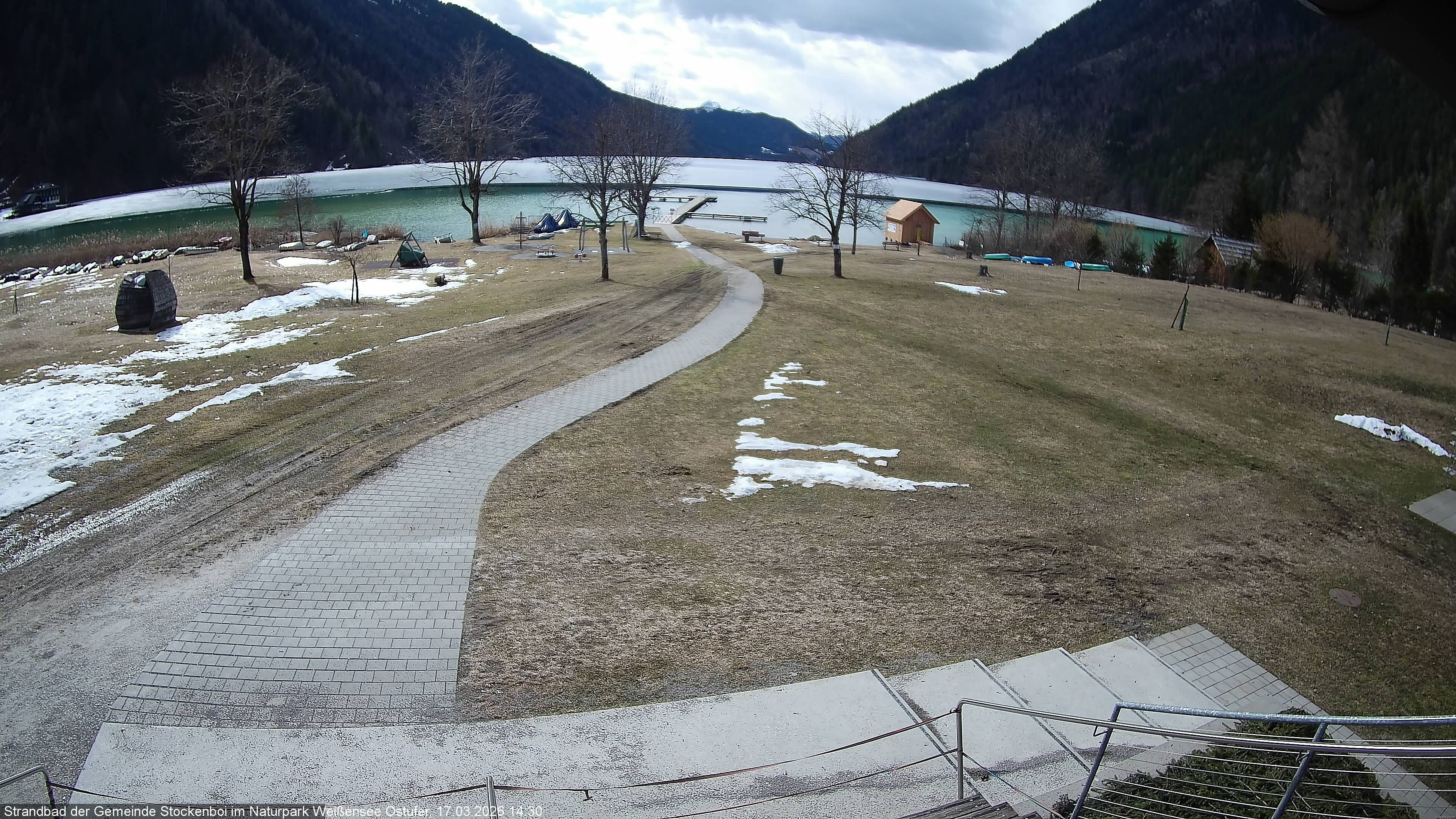 Archived image Webcam Lake Weissensee (East side)