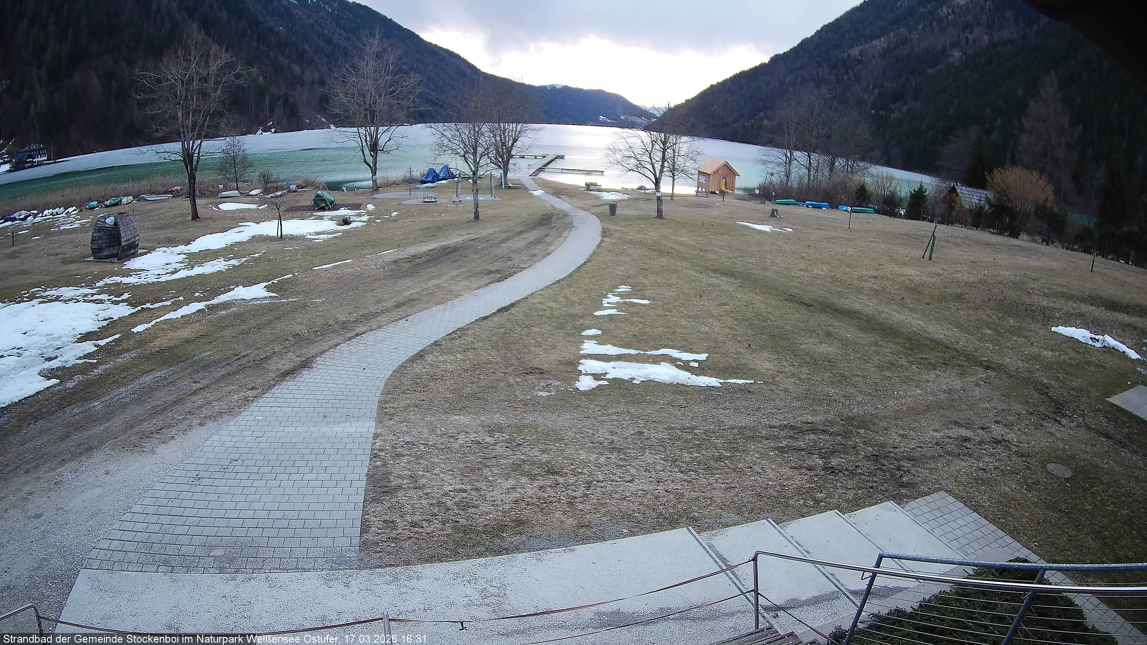 Archived image Webcam Lake Weissensee (East side)