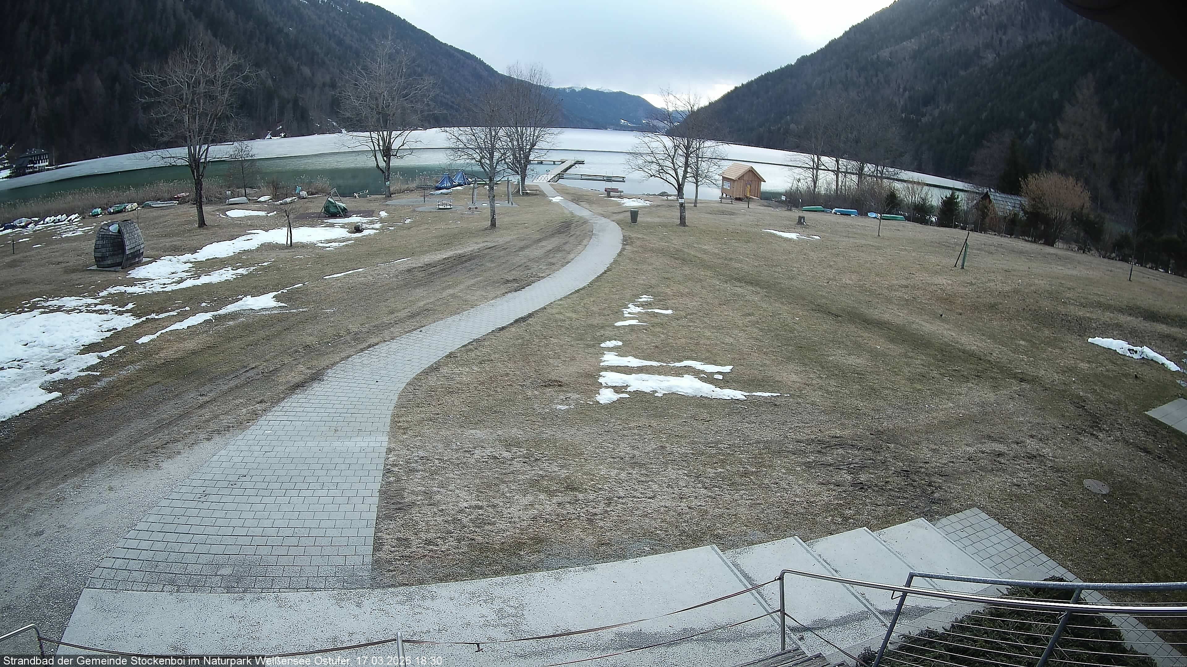 Archived image Webcam Lake Weissensee (East side)