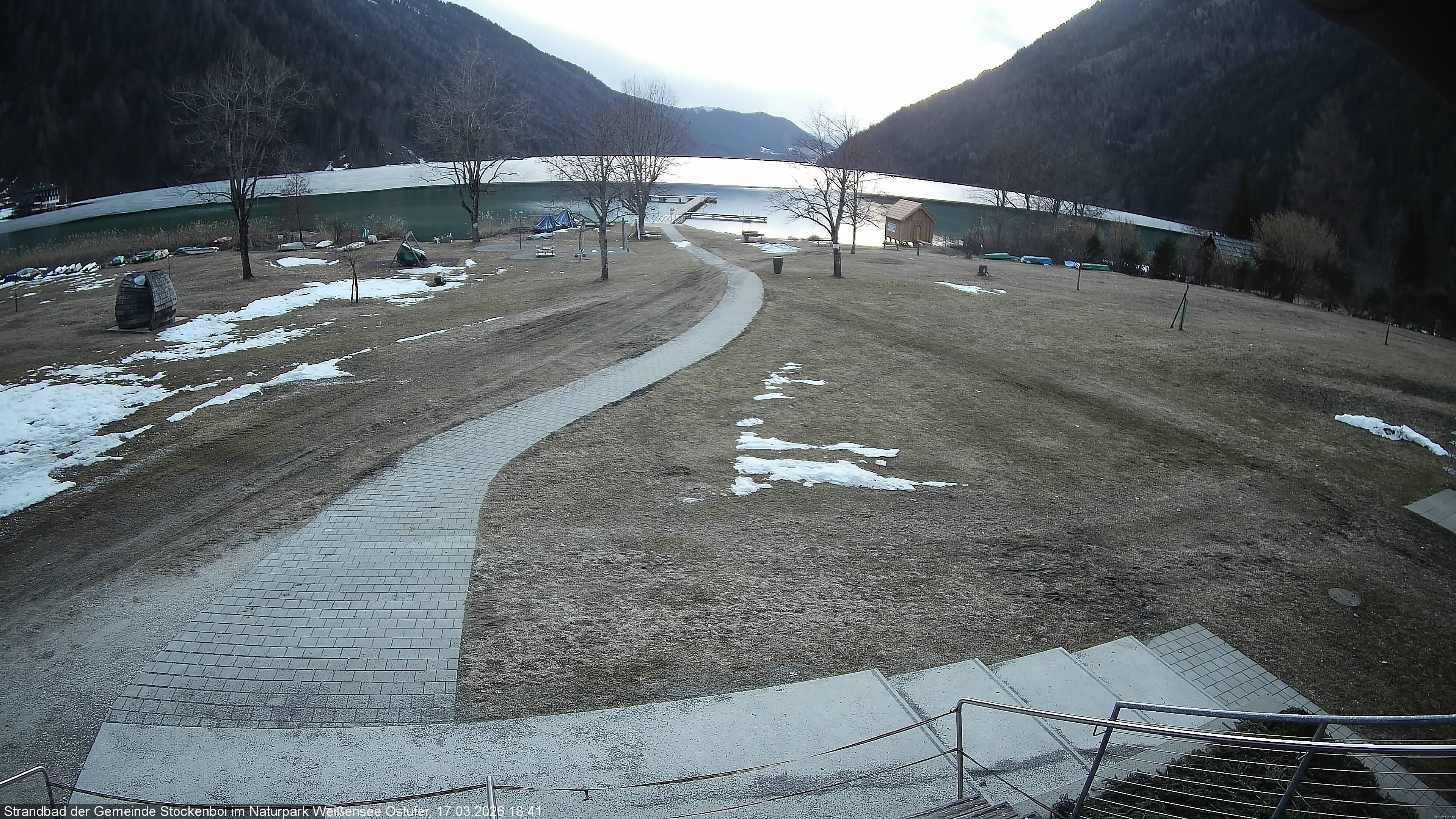 Archived image Webcam Lake Weissensee (East side)