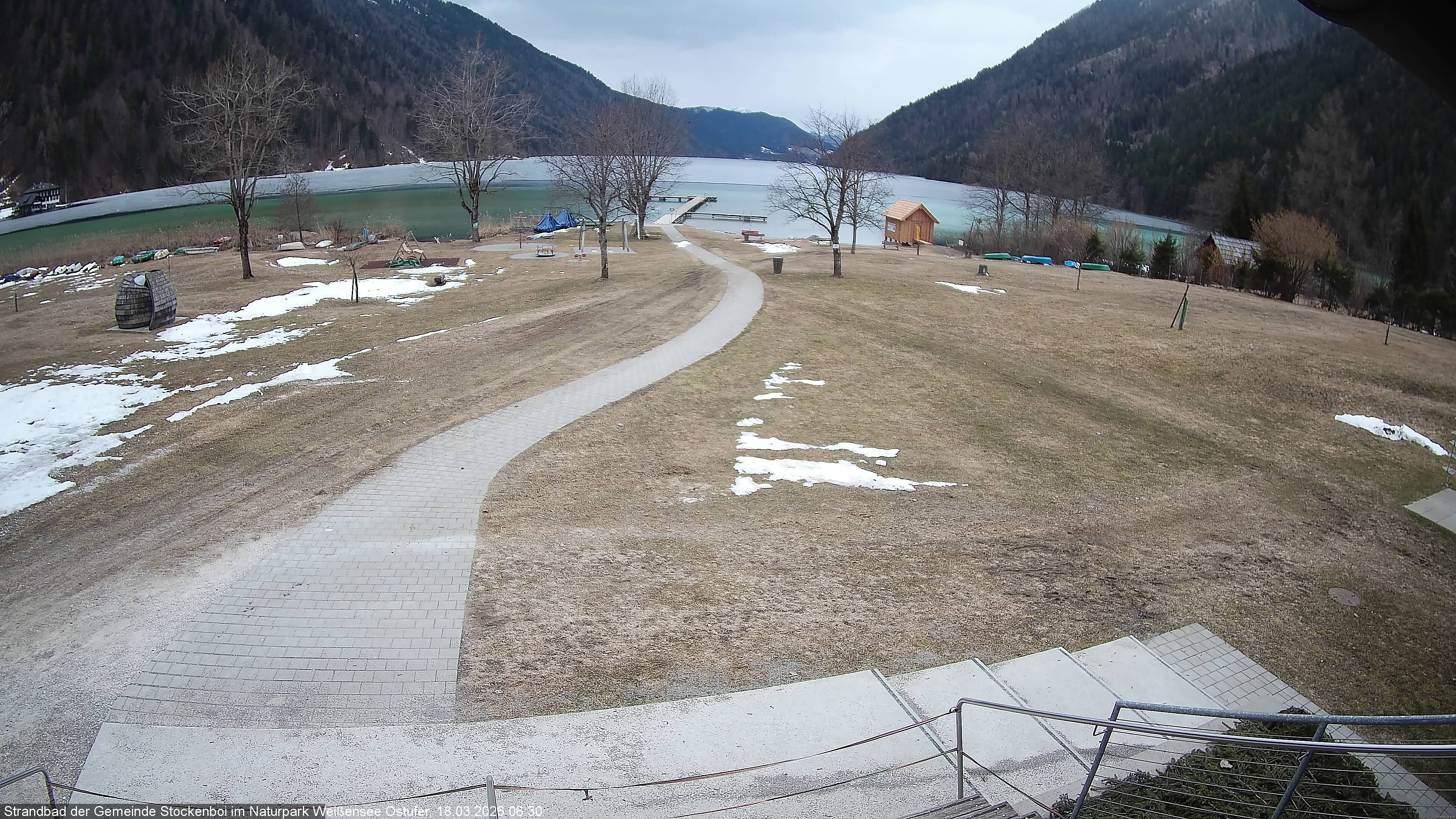 Archived image Webcam Lake Weissensee (East side)
