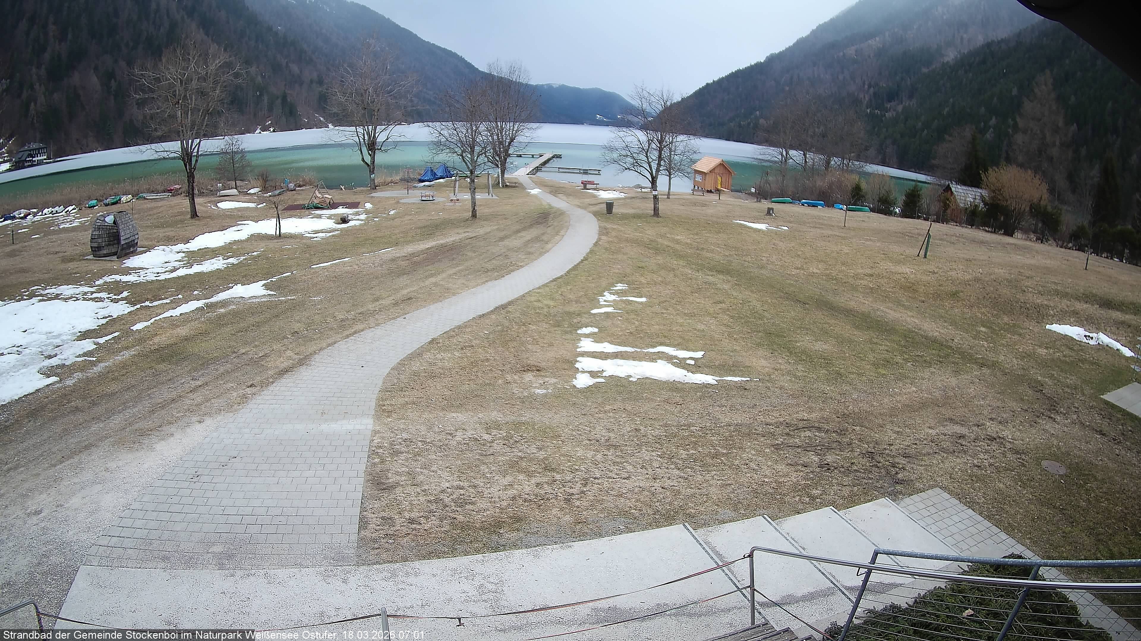 Archived image Webcam Lake Weissensee (East side)