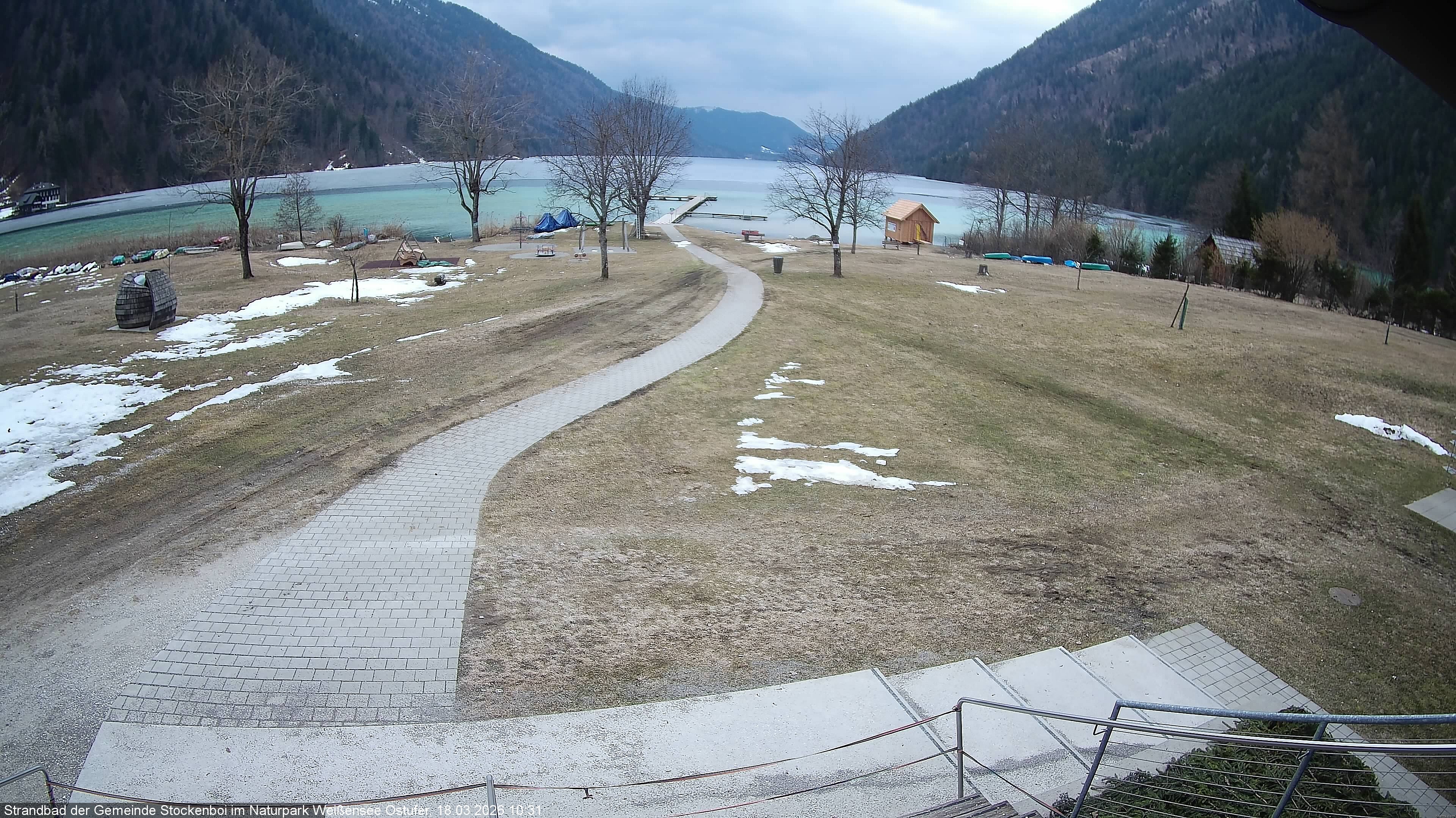 Archived image Webcam Lake Weissensee (East side)