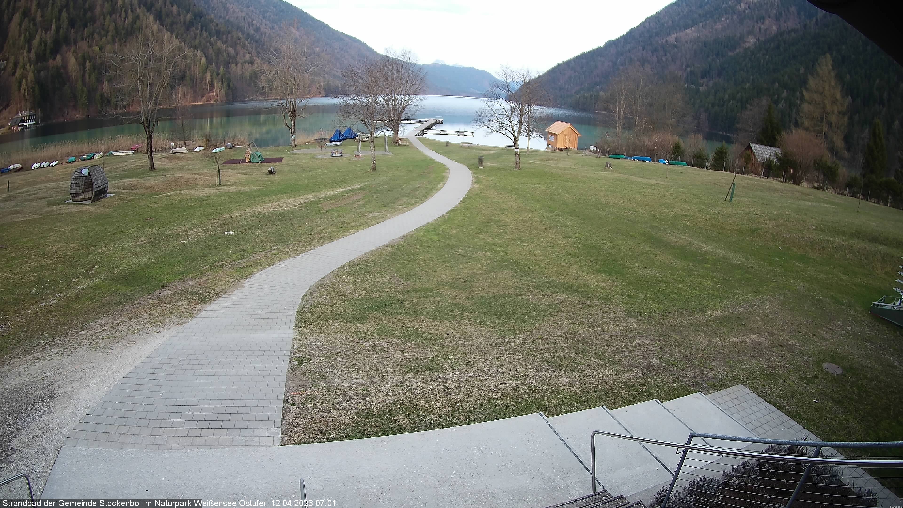 Archived image Webcam Lake Weissensee (East side)