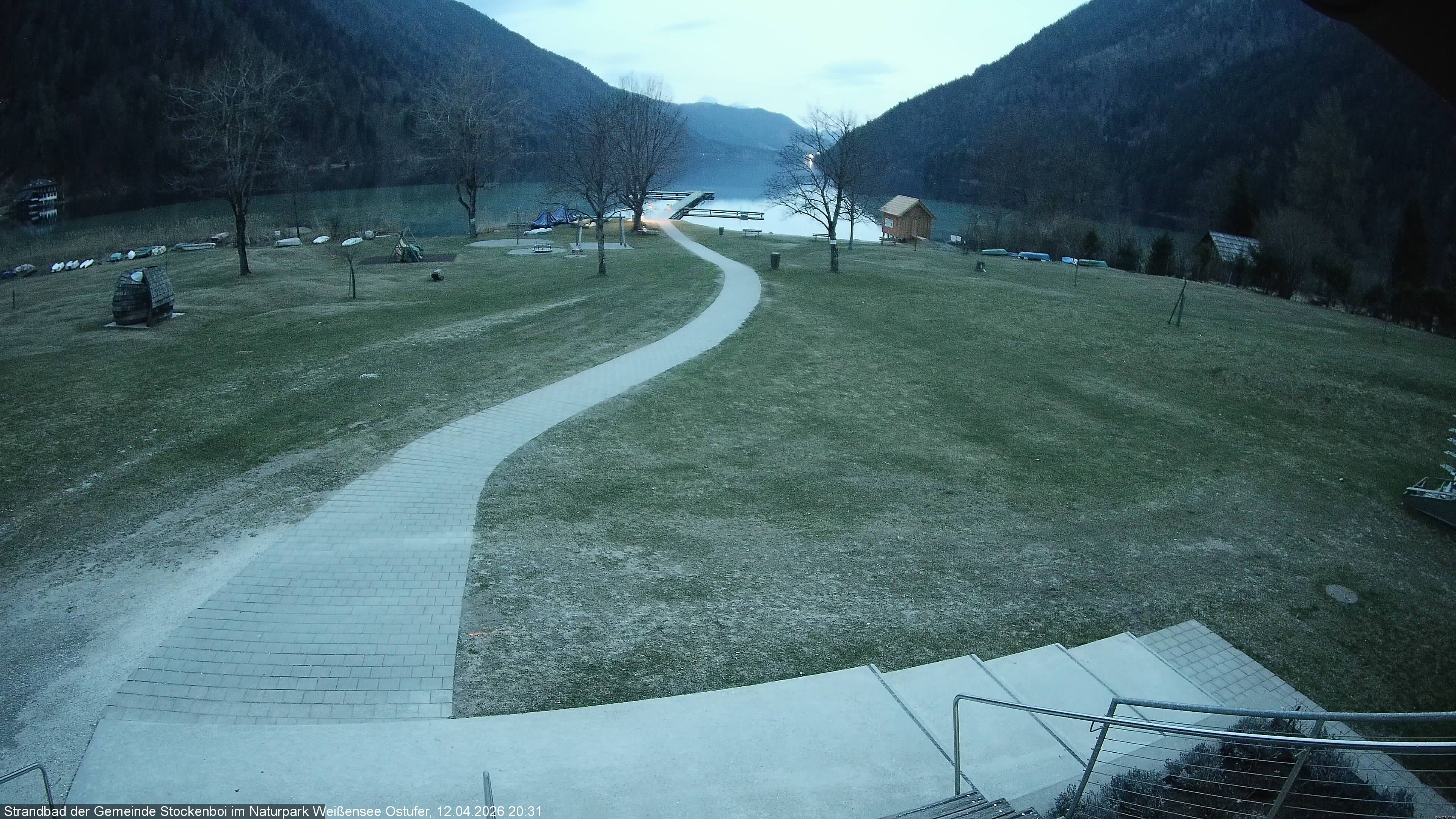 Archived image Webcam Lake Weissensee (East side)