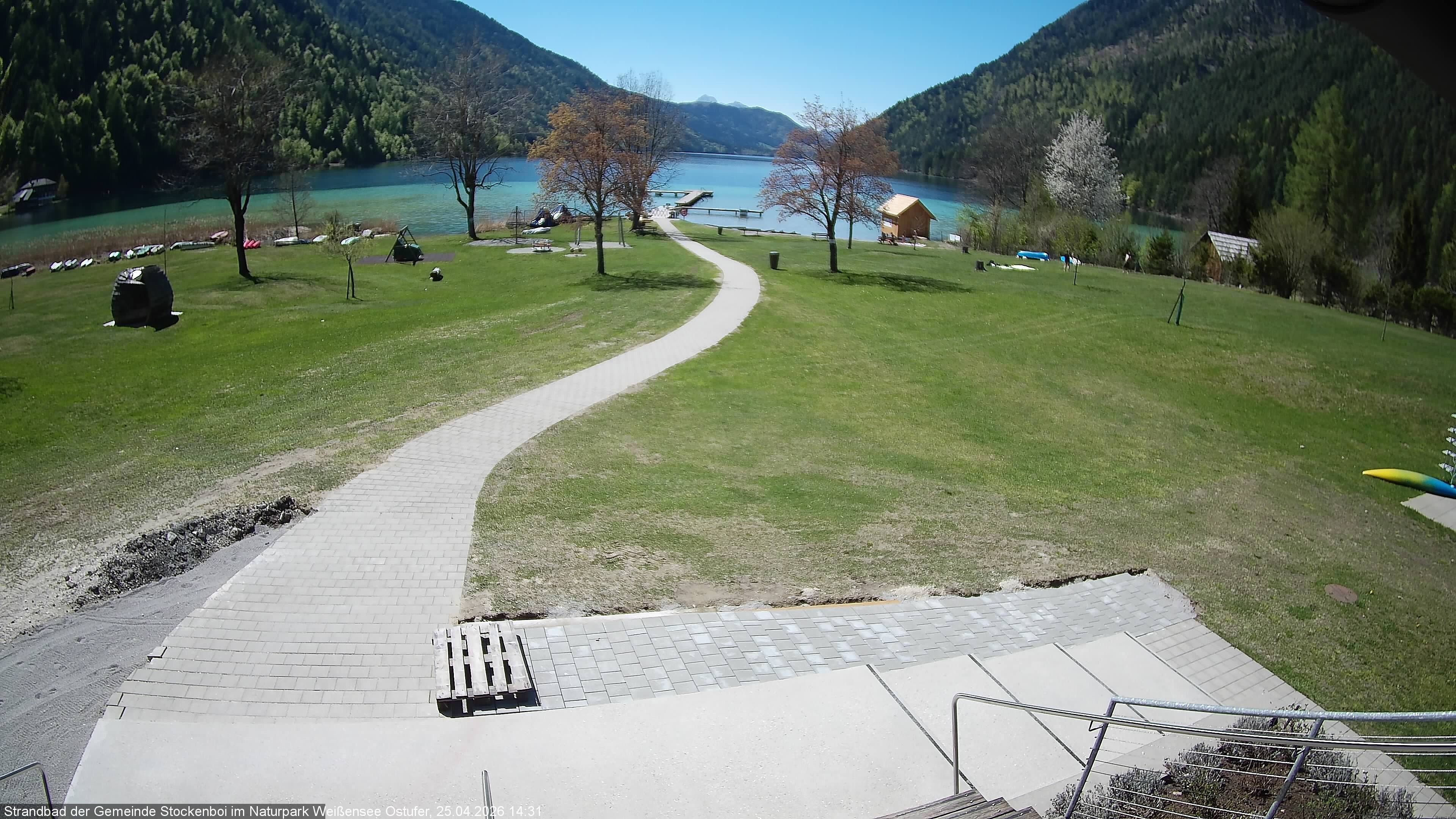 Archived image Webcam Lake Weissensee (East side)