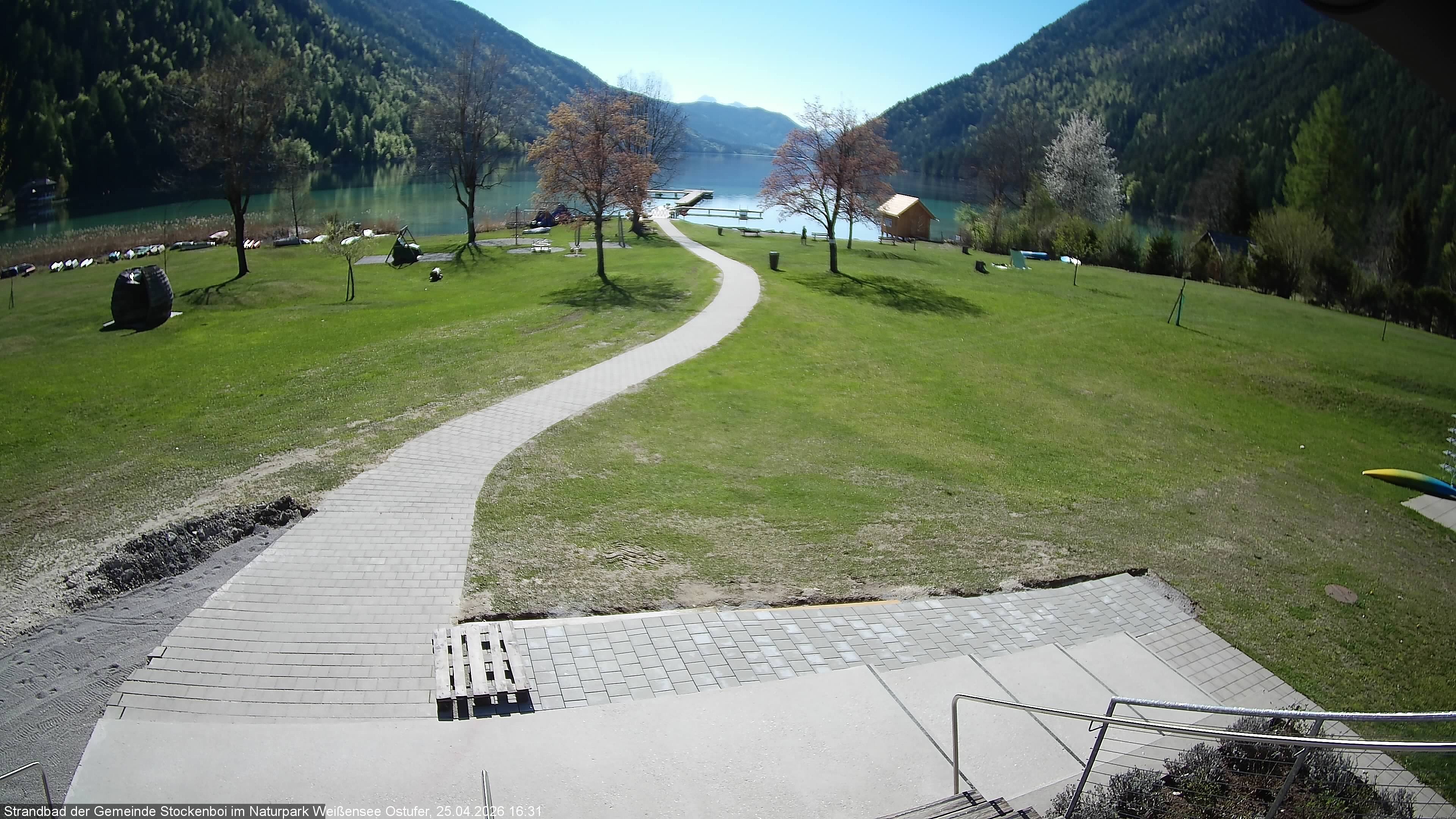 Archived image Webcam Lake Weissensee (East side)