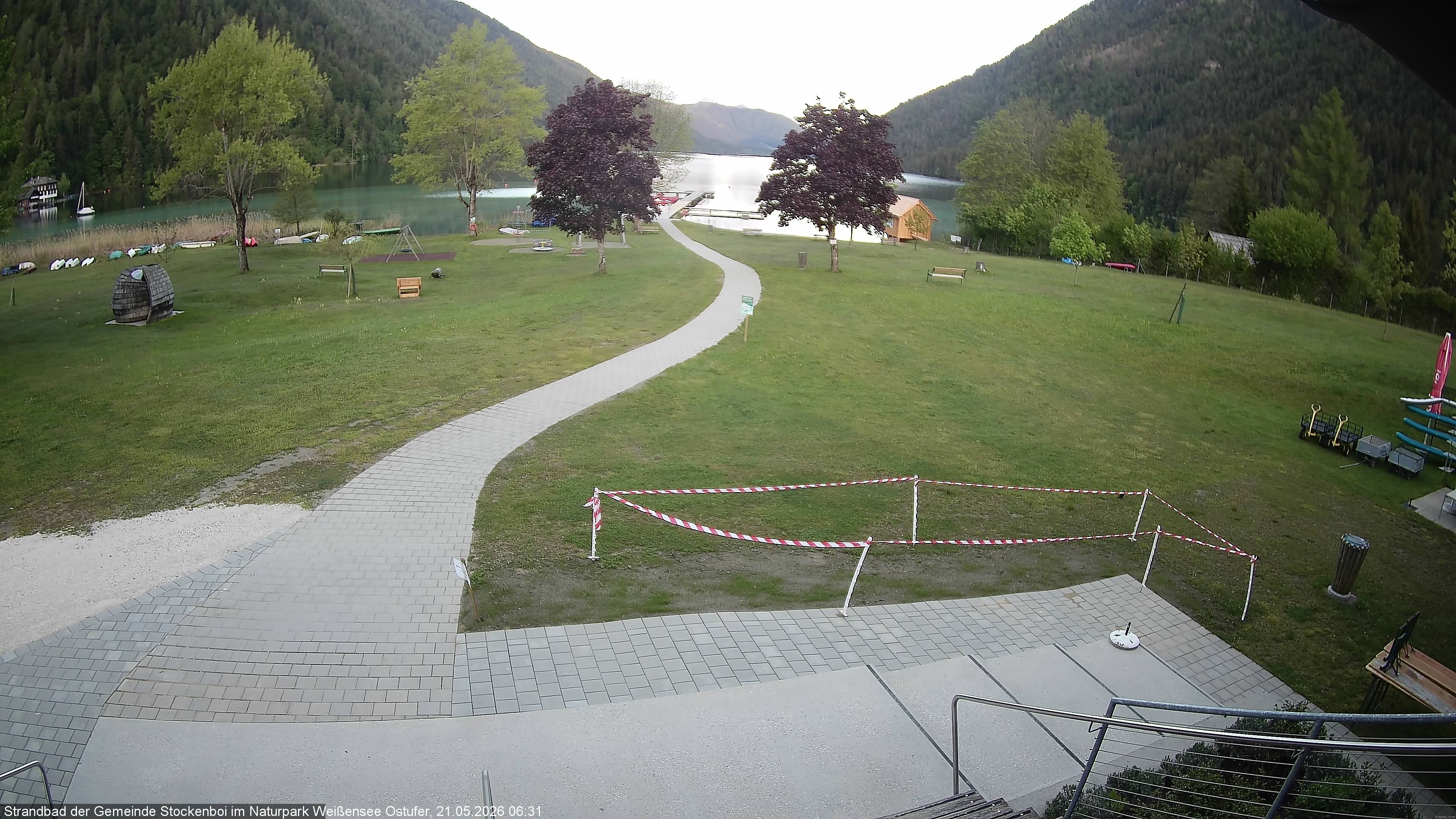 Archived image Webcam Lake Weissensee (East side)