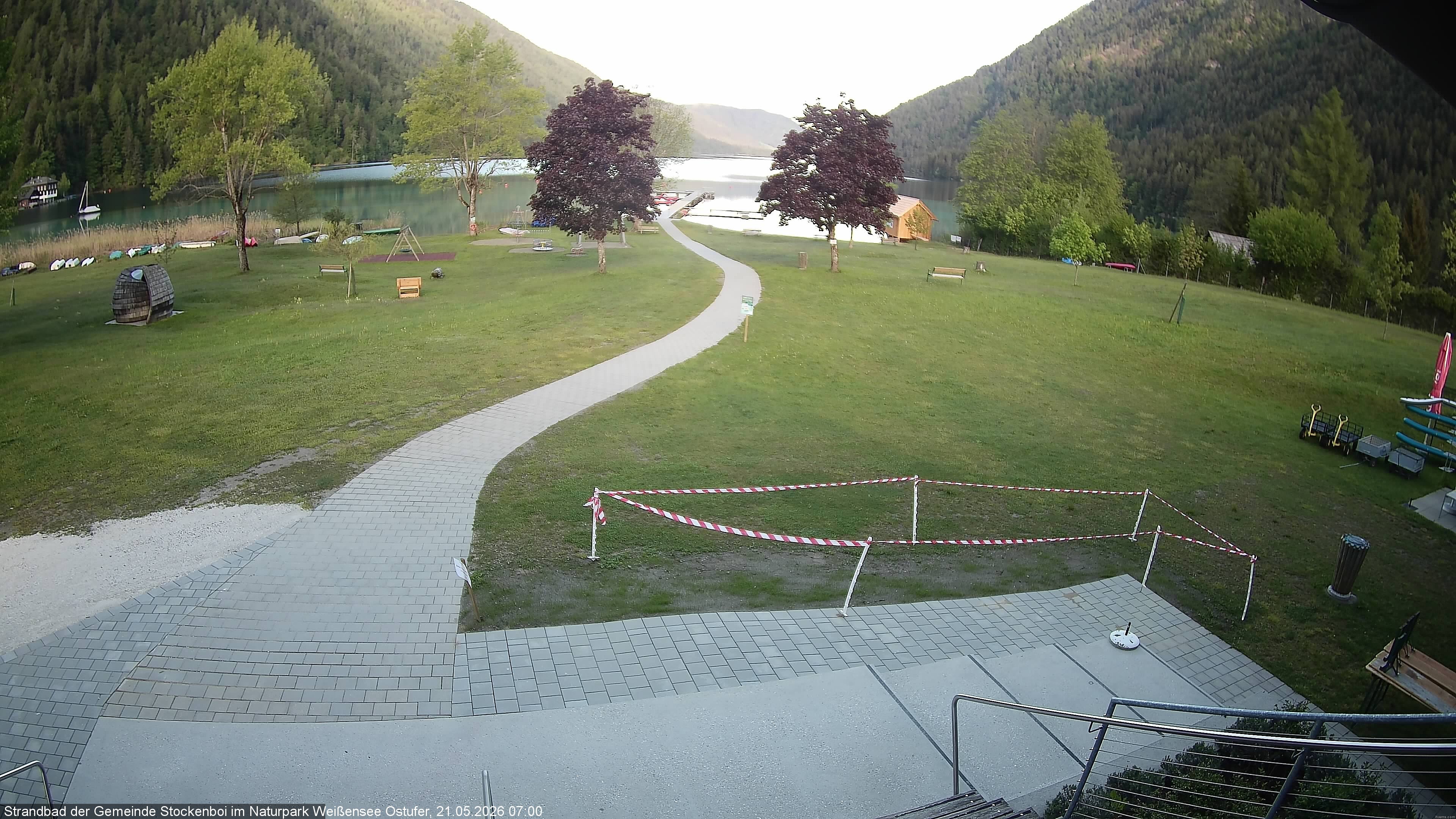 Archived image Webcam Lake Weissensee (East side)