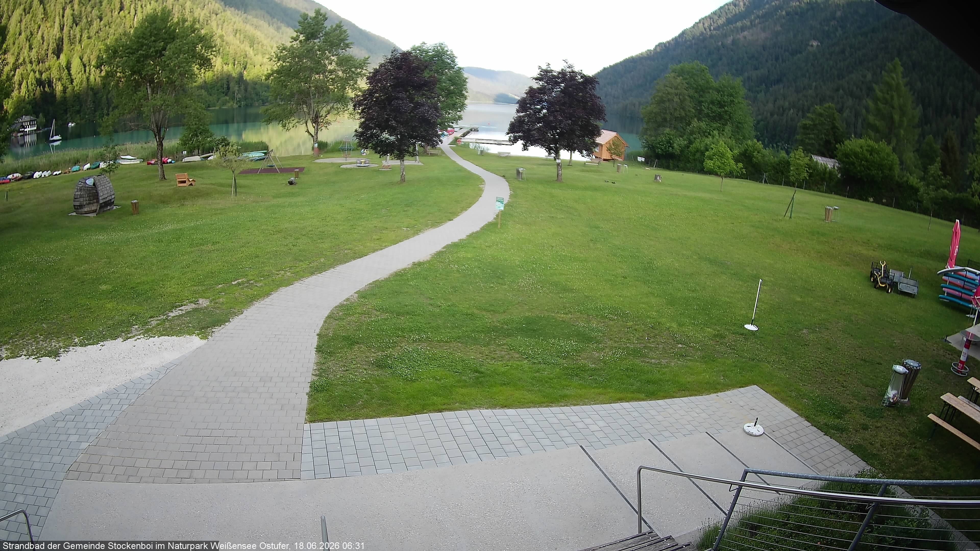 Archived image Webcam Lake Weissensee (East side)
