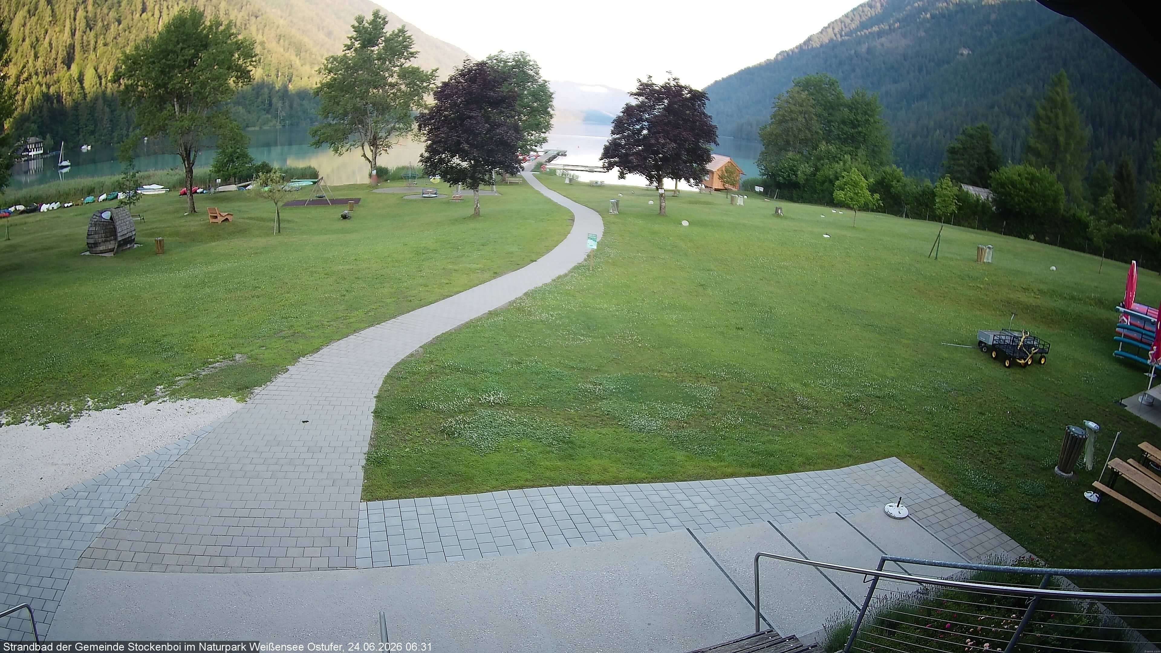 Archived image Webcam Lake Weissensee (East side)