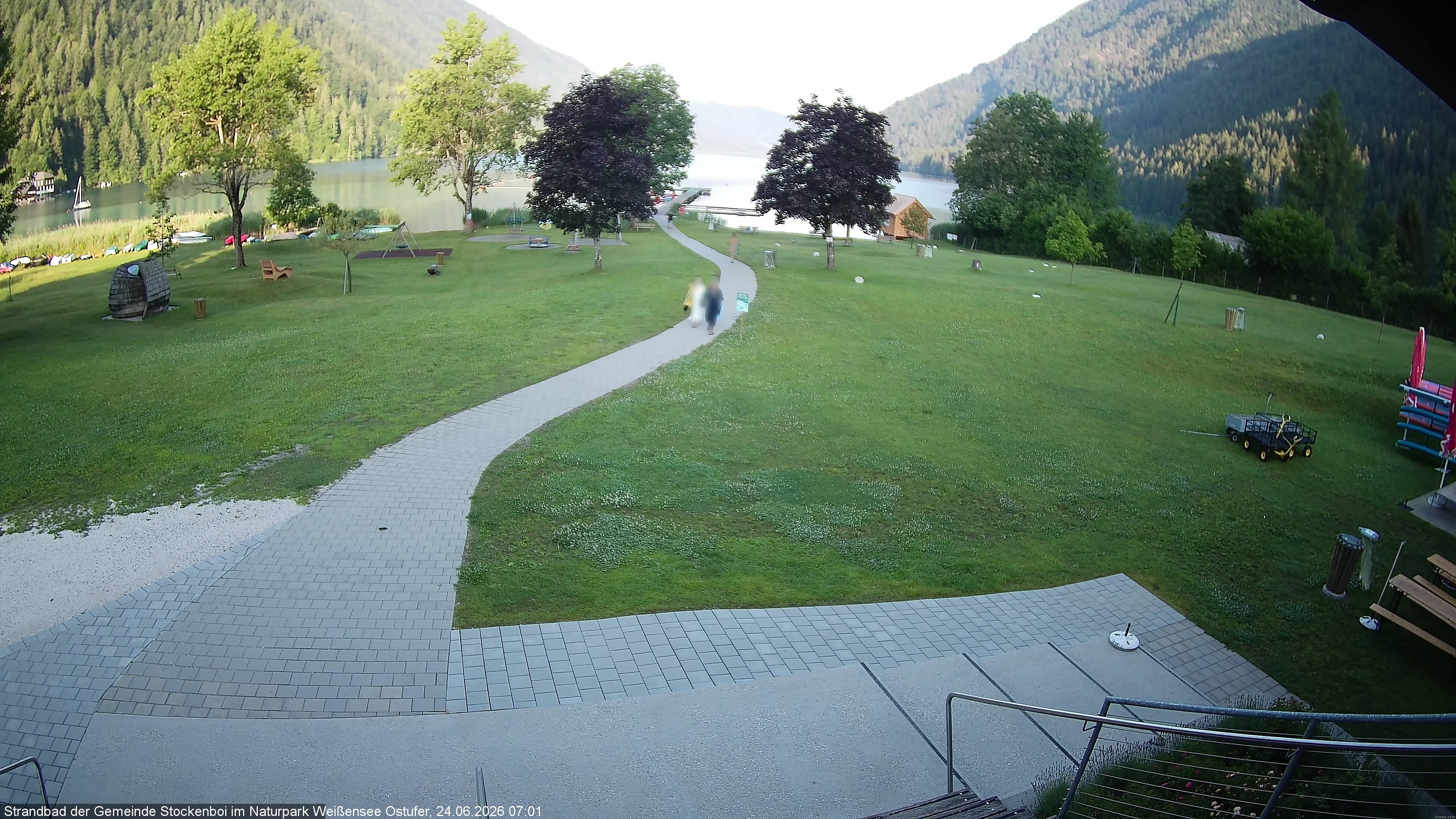 Archived image Webcam Lake Weissensee (East side)