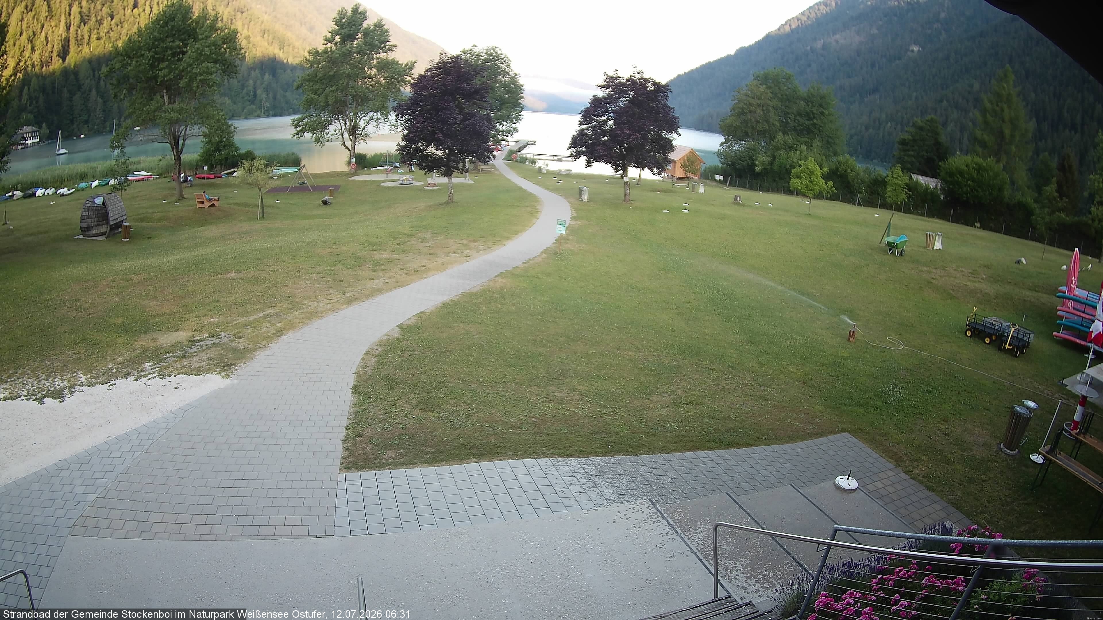Archived image Webcam Lake Weissensee (East side)