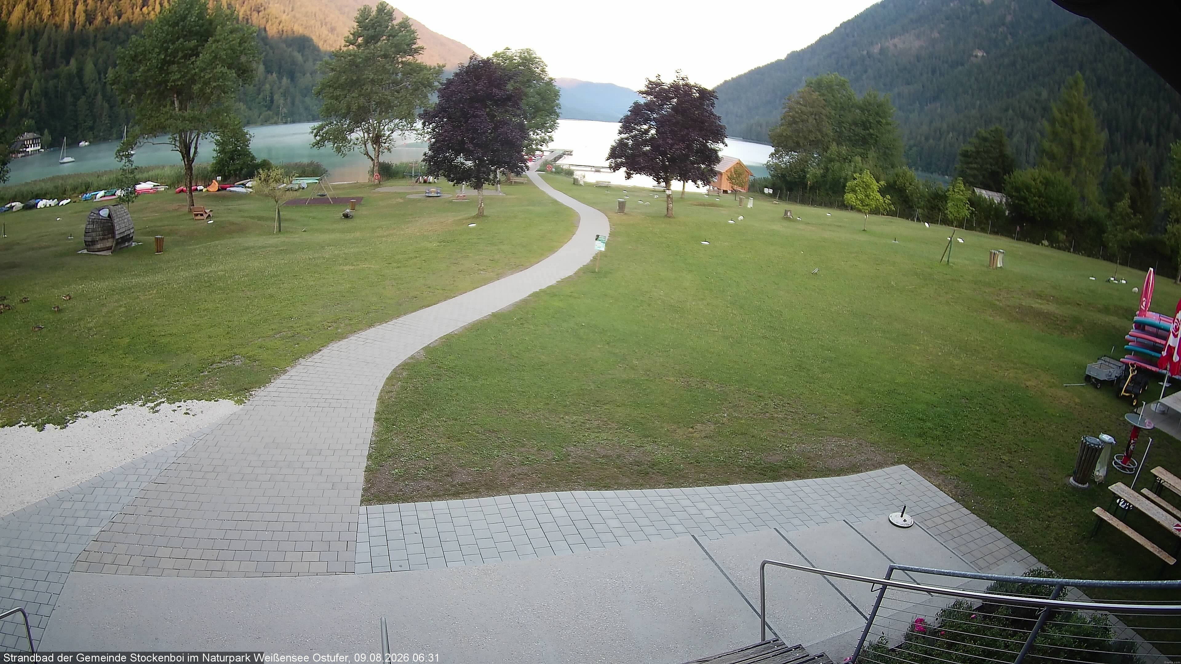 Archived image Webcam Lake Weissensee (East side)