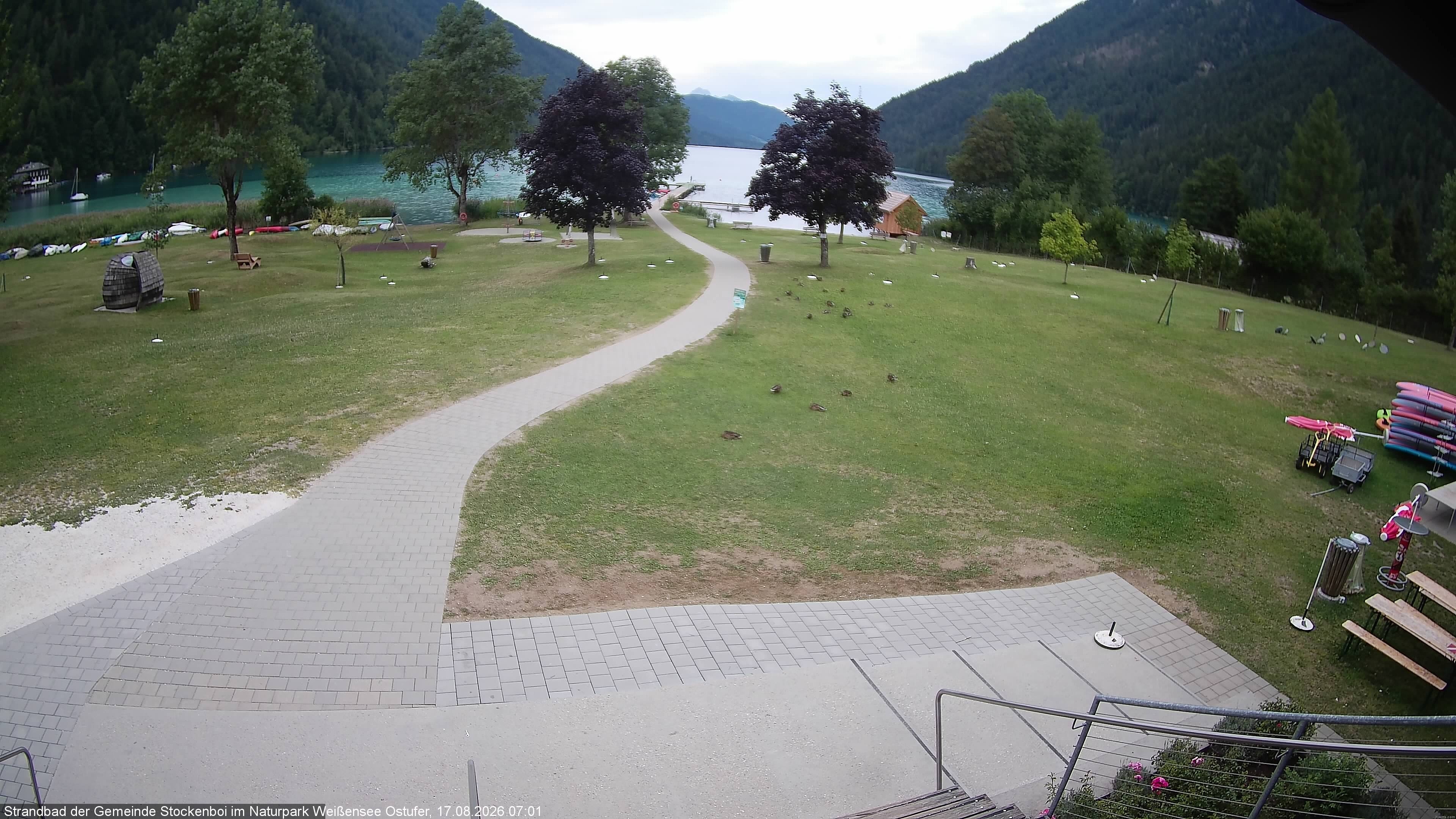 Archived image Webcam Lake Weissensee (East side)