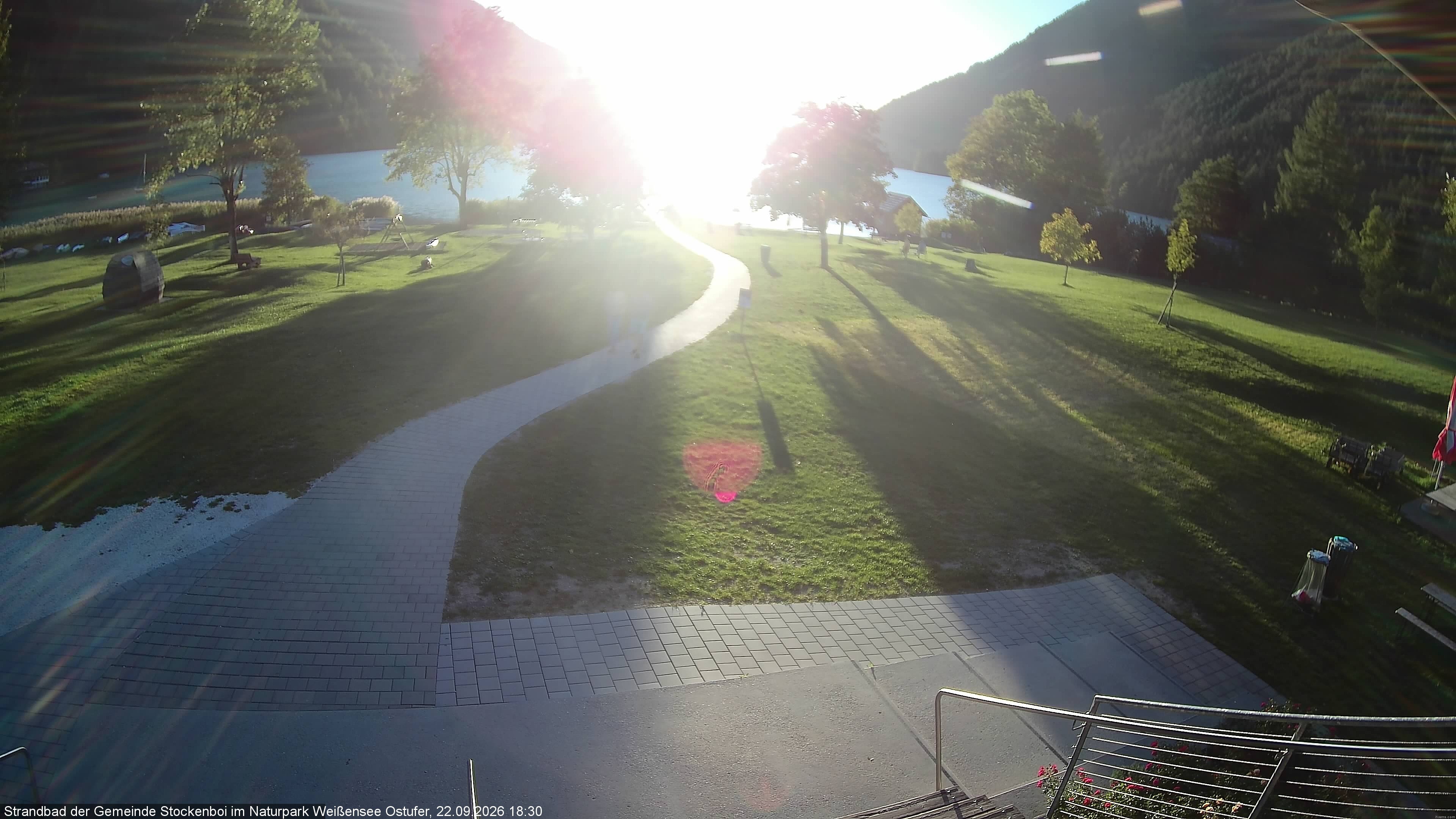 Archived image Webcam Lake Weissensee (East side)