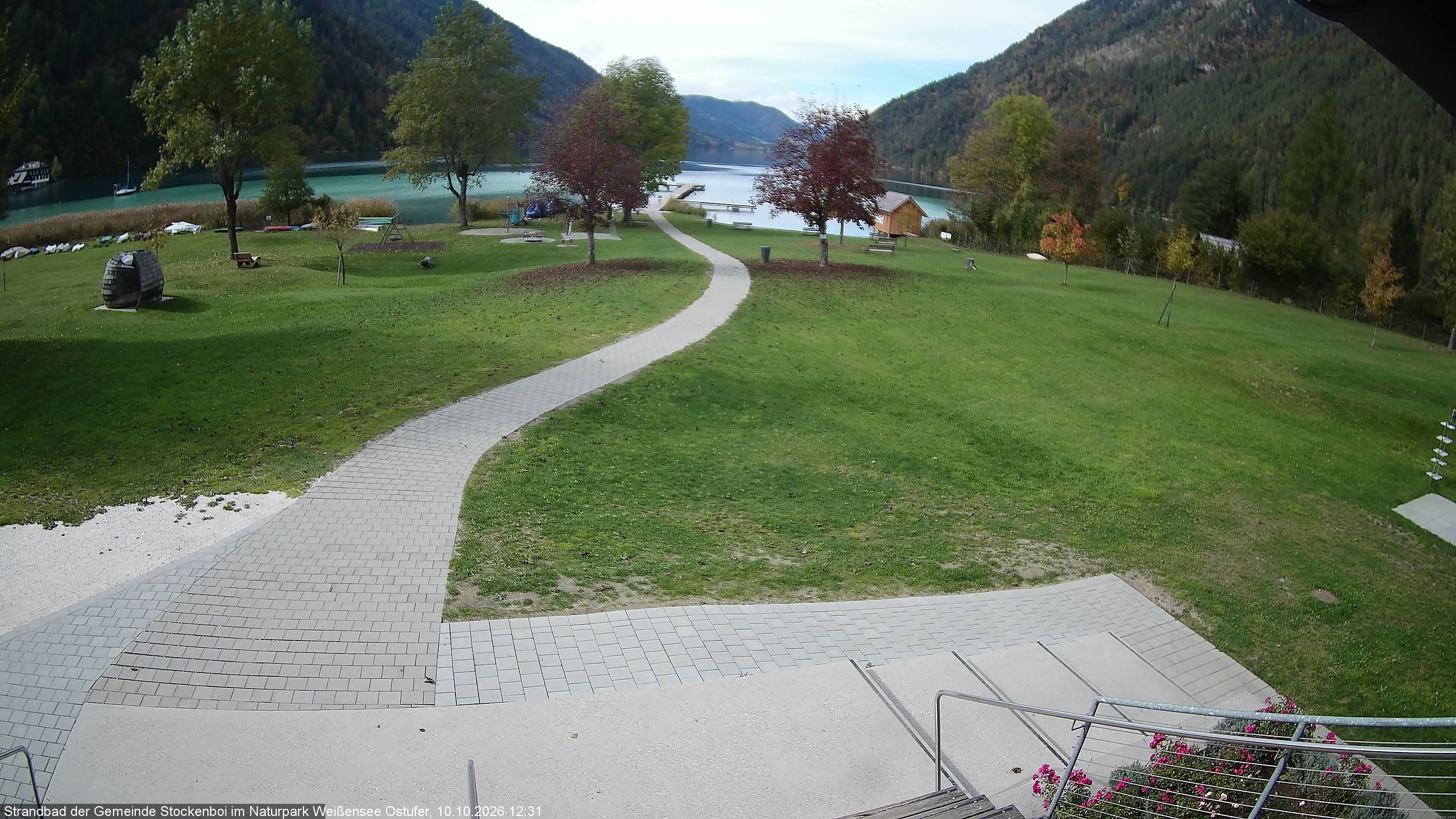 Archived image Webcam Lake Weissensee (East side)