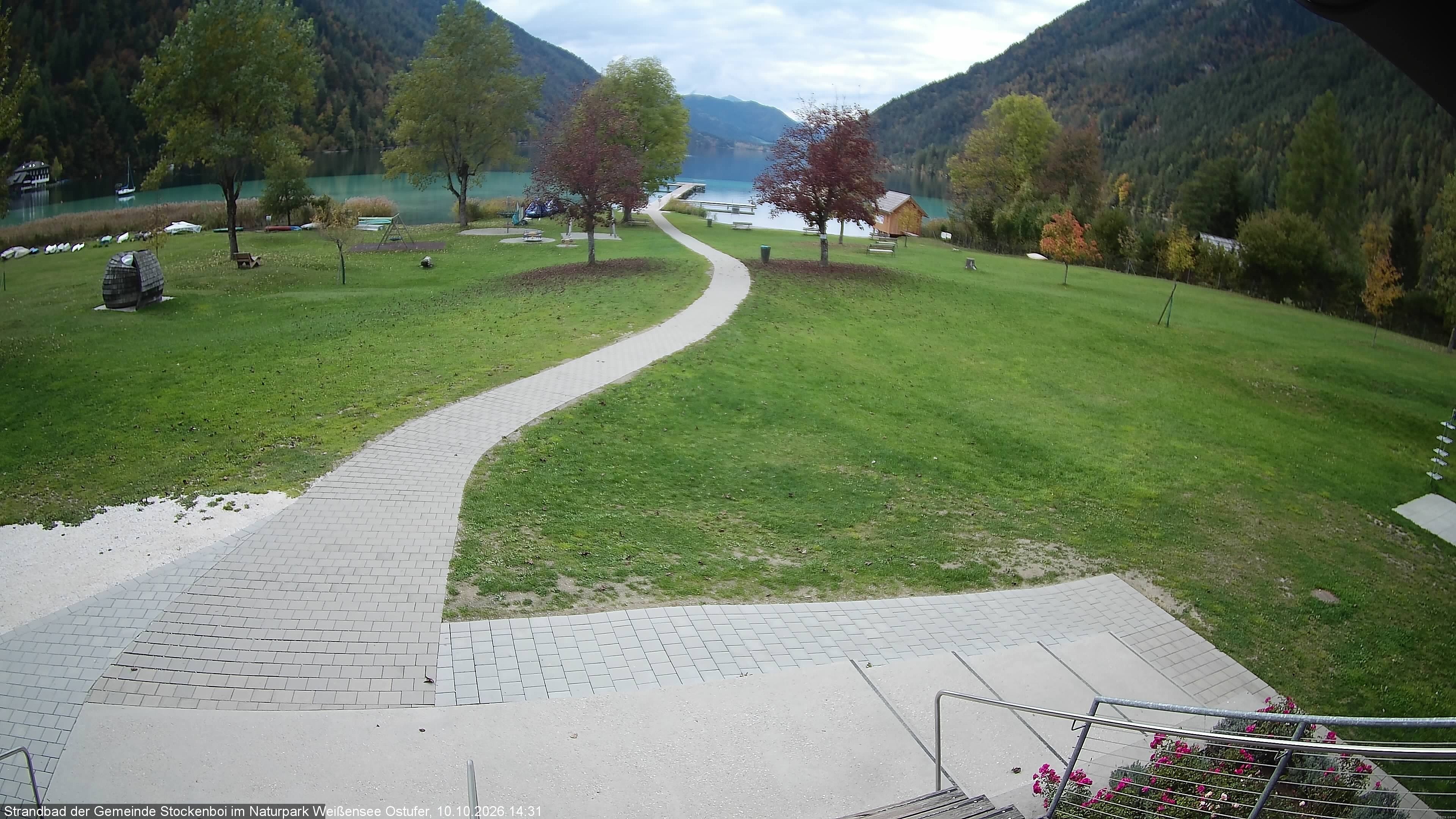 Archived image Webcam Lake Weissensee (East side)