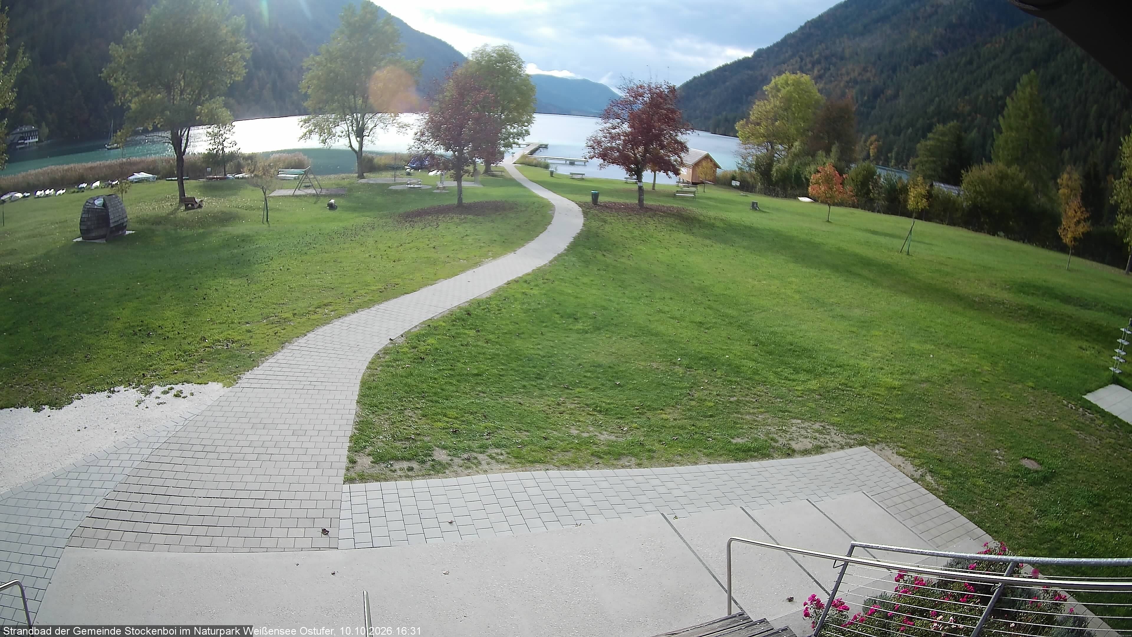 Archived image Webcam Lake Weissensee (East side)