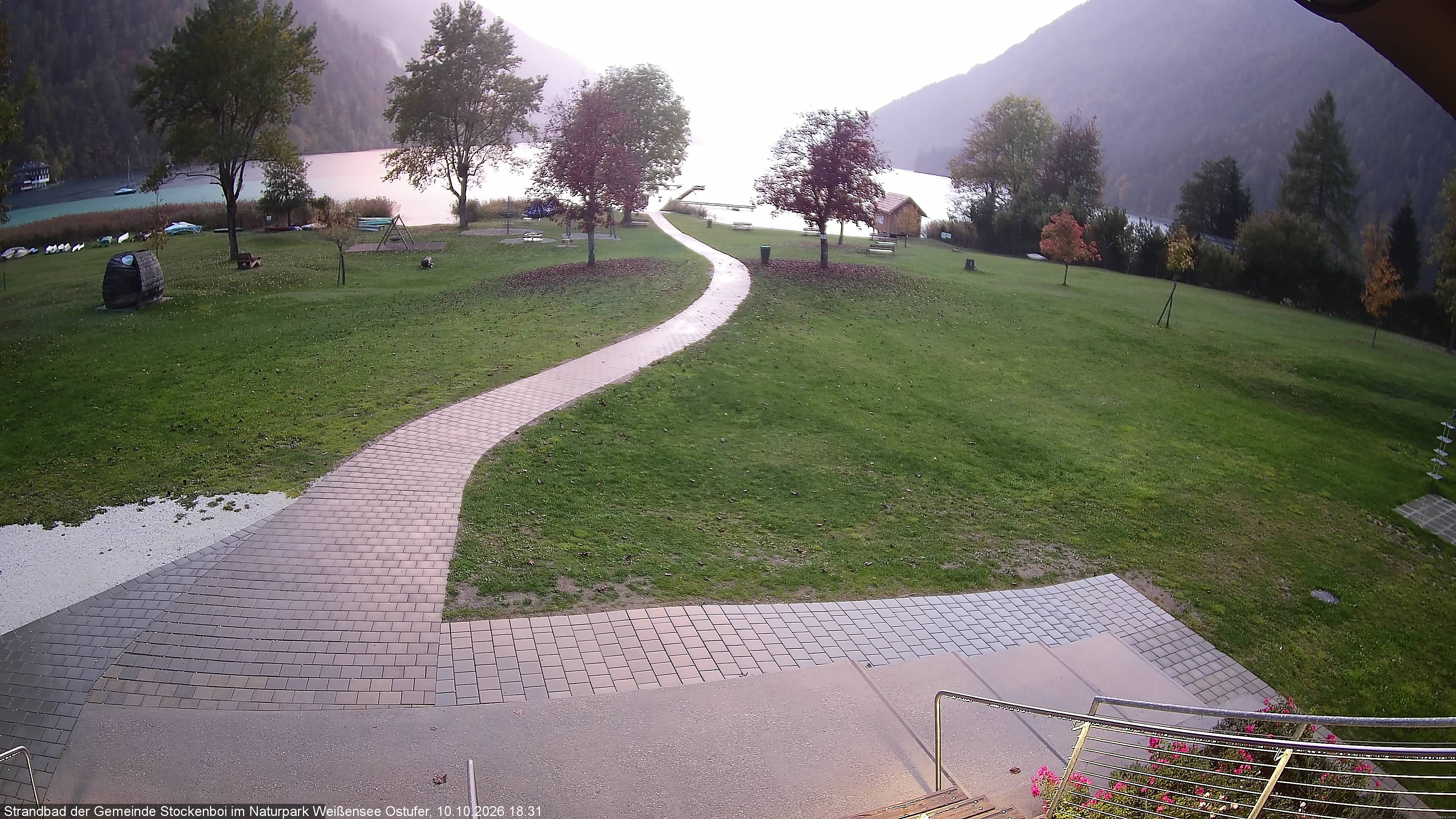 Archived image Webcam Lake Weissensee (East side)