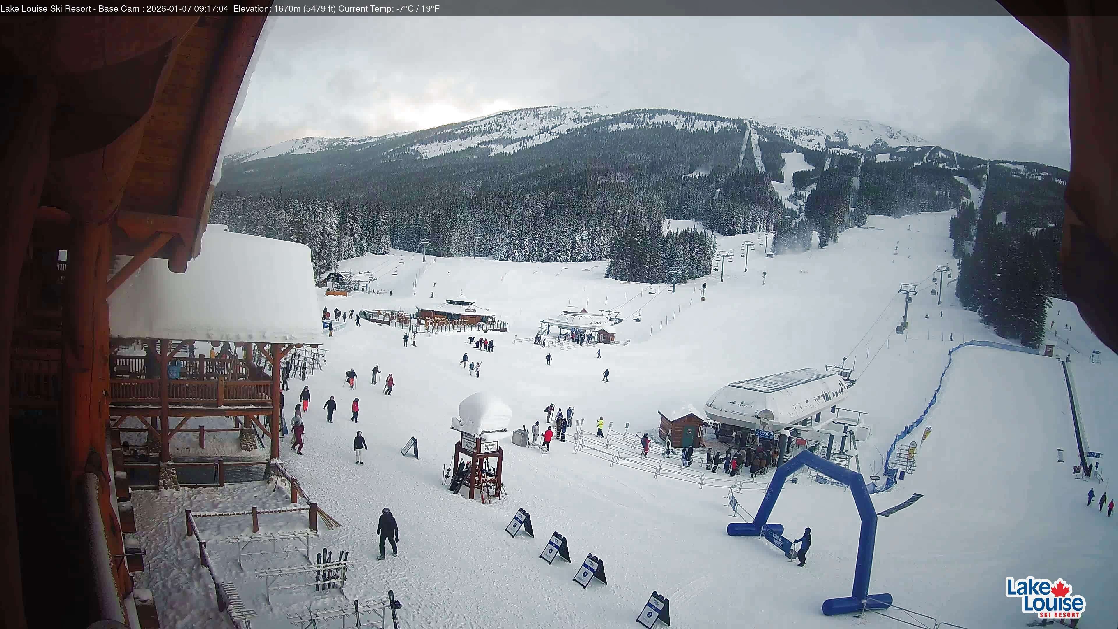 Archived image Webcam Lake Louise: Base Area