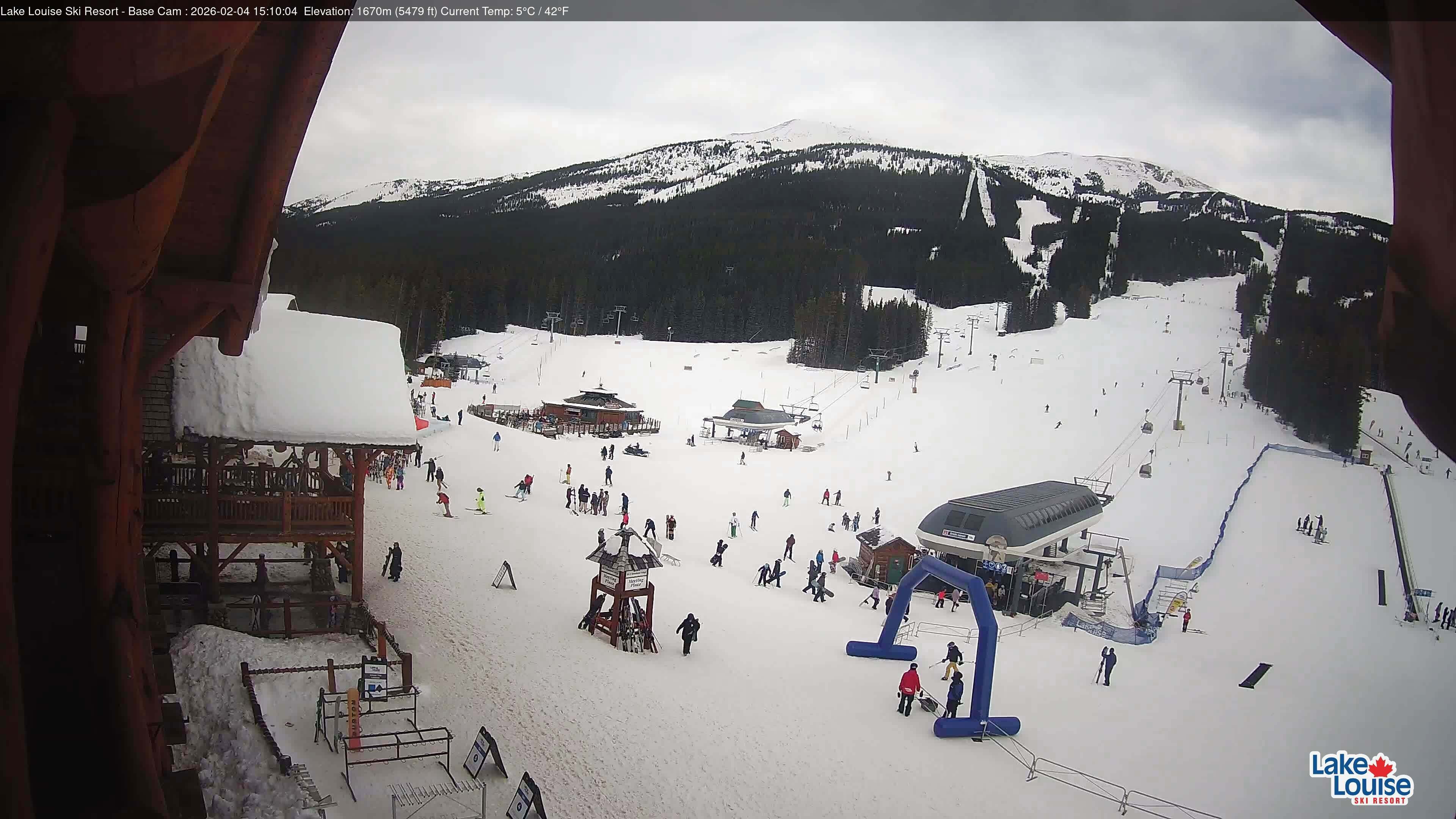 Archived image Webcam Lake Louise: Base Area