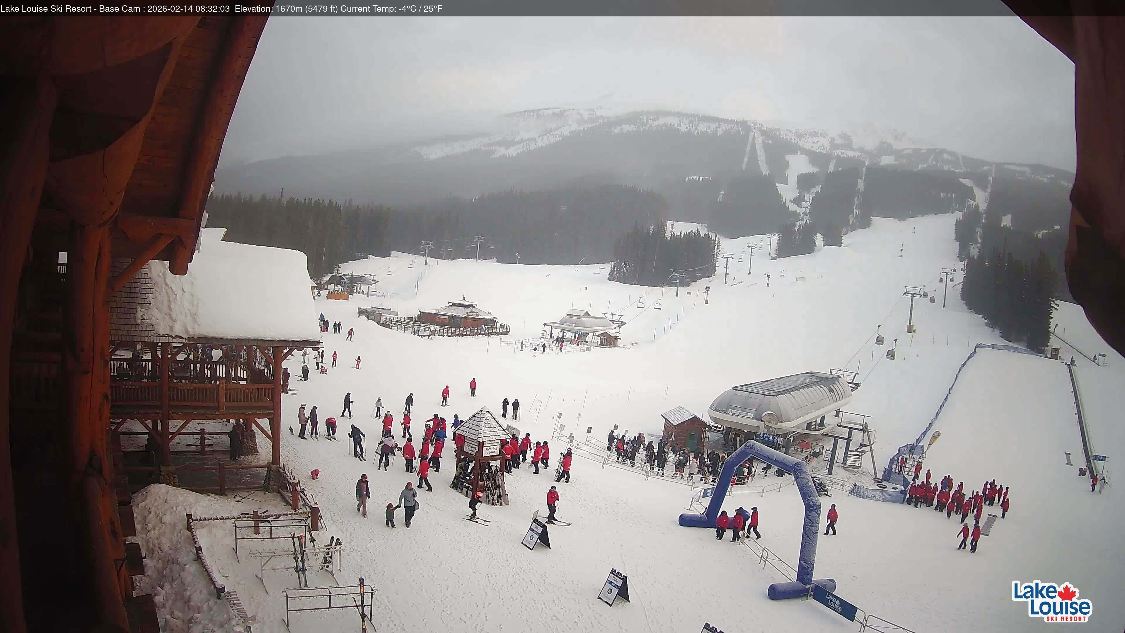 Archived image Webcam Lake Louise: Base Area